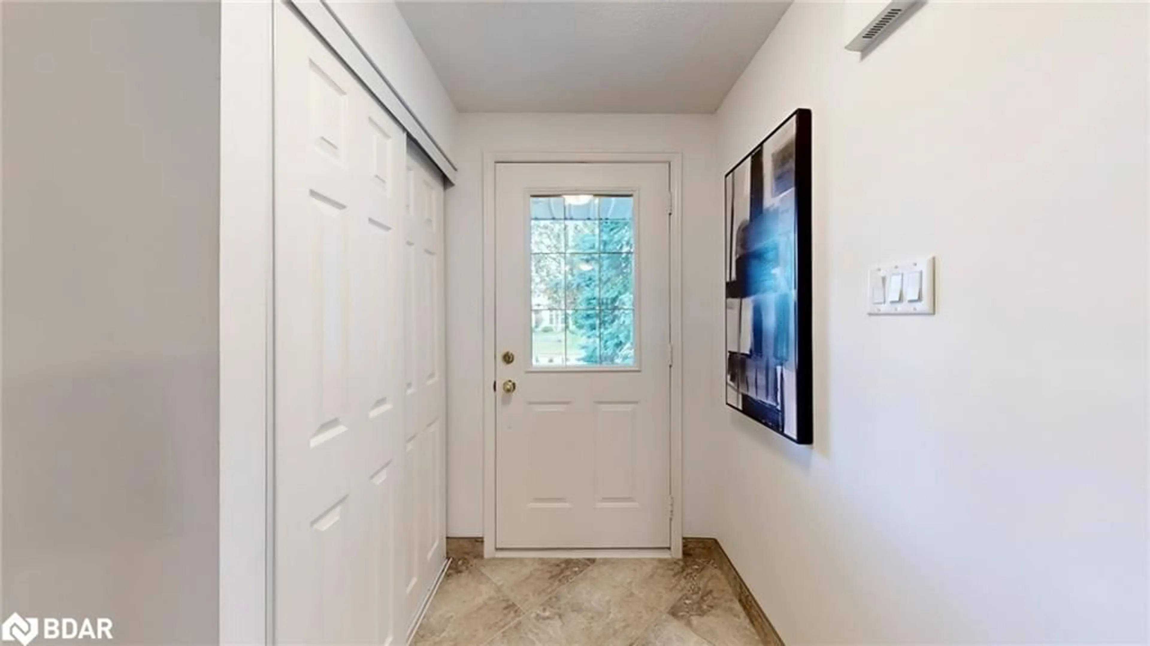Indoor entryway for 218 Dorchester Pl, Waterloo Ontario N2T 2H7