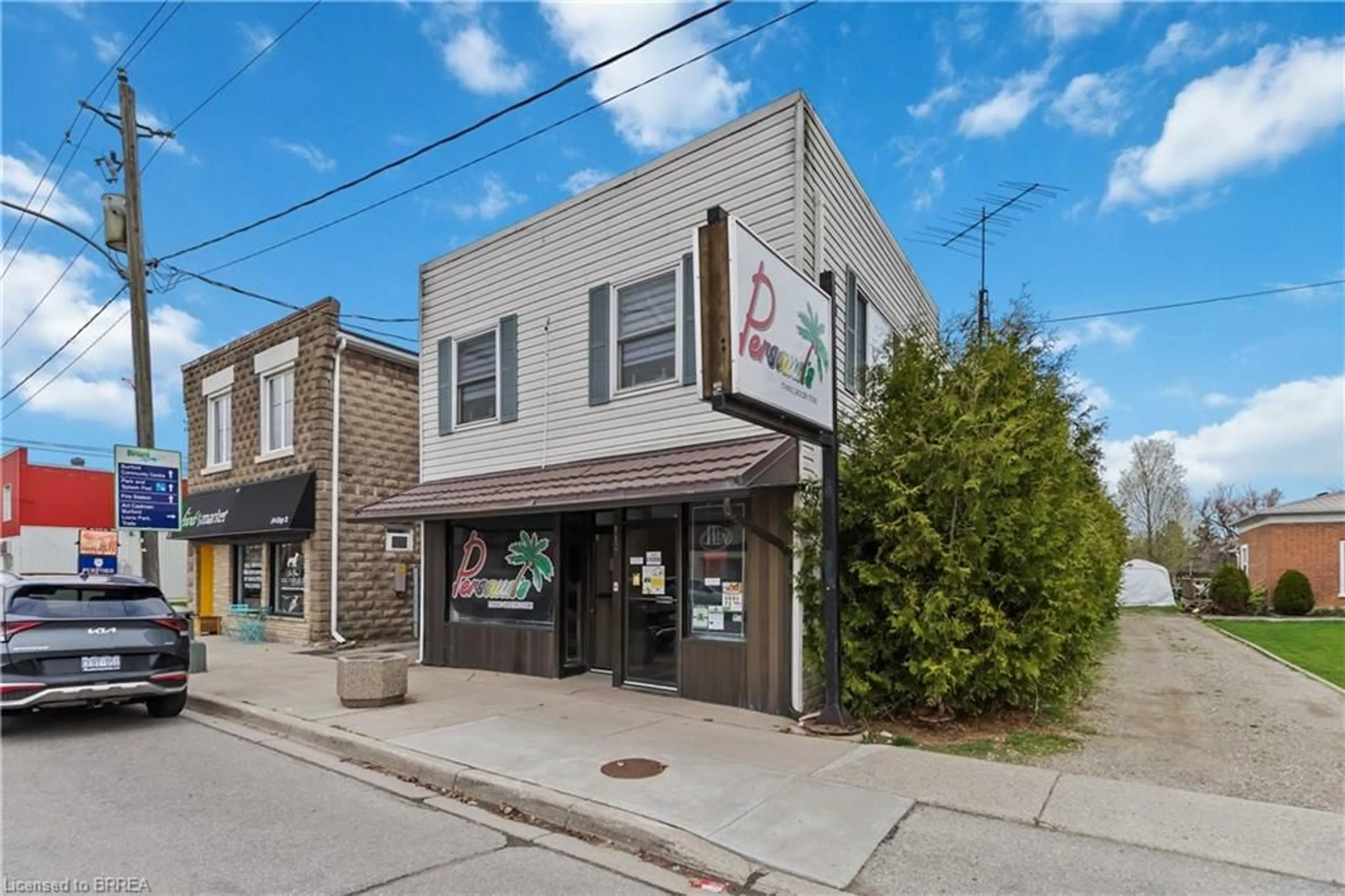Patio, street for 112 King St, Burford Ontario N0E 1A0