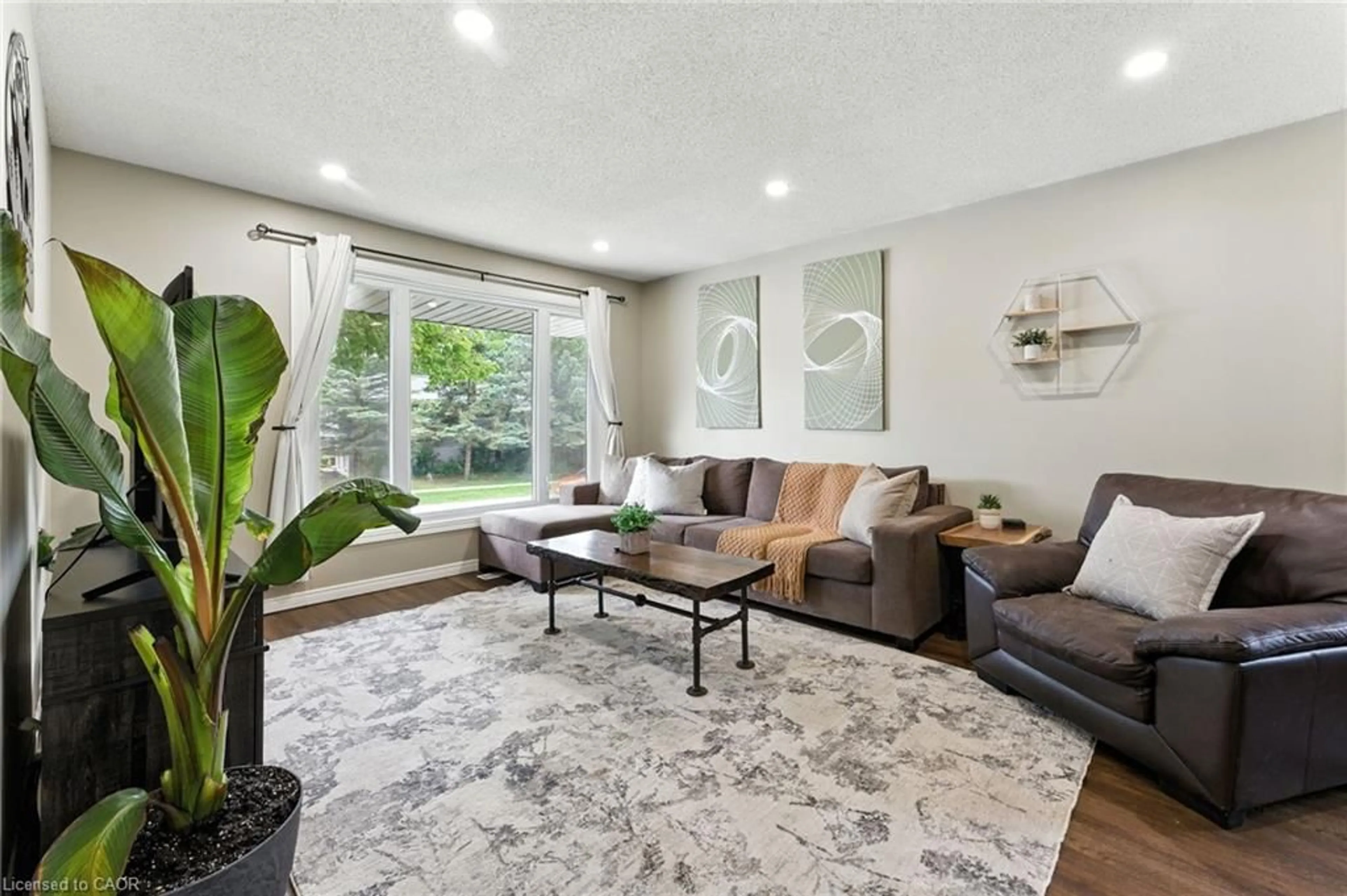 Living room with furniture, unknown for 20 Woodfield Ave, Townsend Ontario N0A 1S0