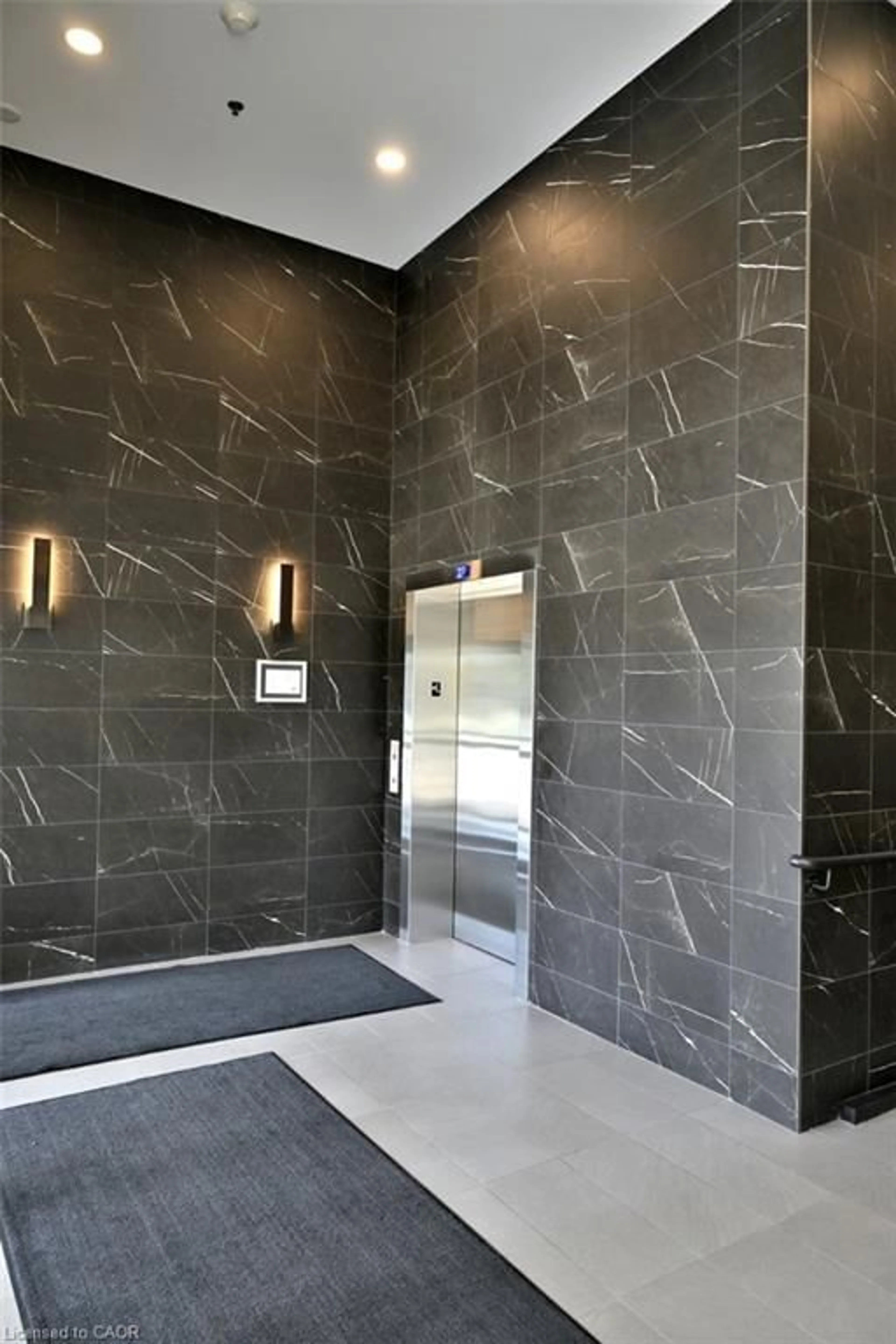 Contemporary bathroom, ceramic/tile floor for 247 Grey Silo Rd #201, Waterloo Ontario N2K 0G6