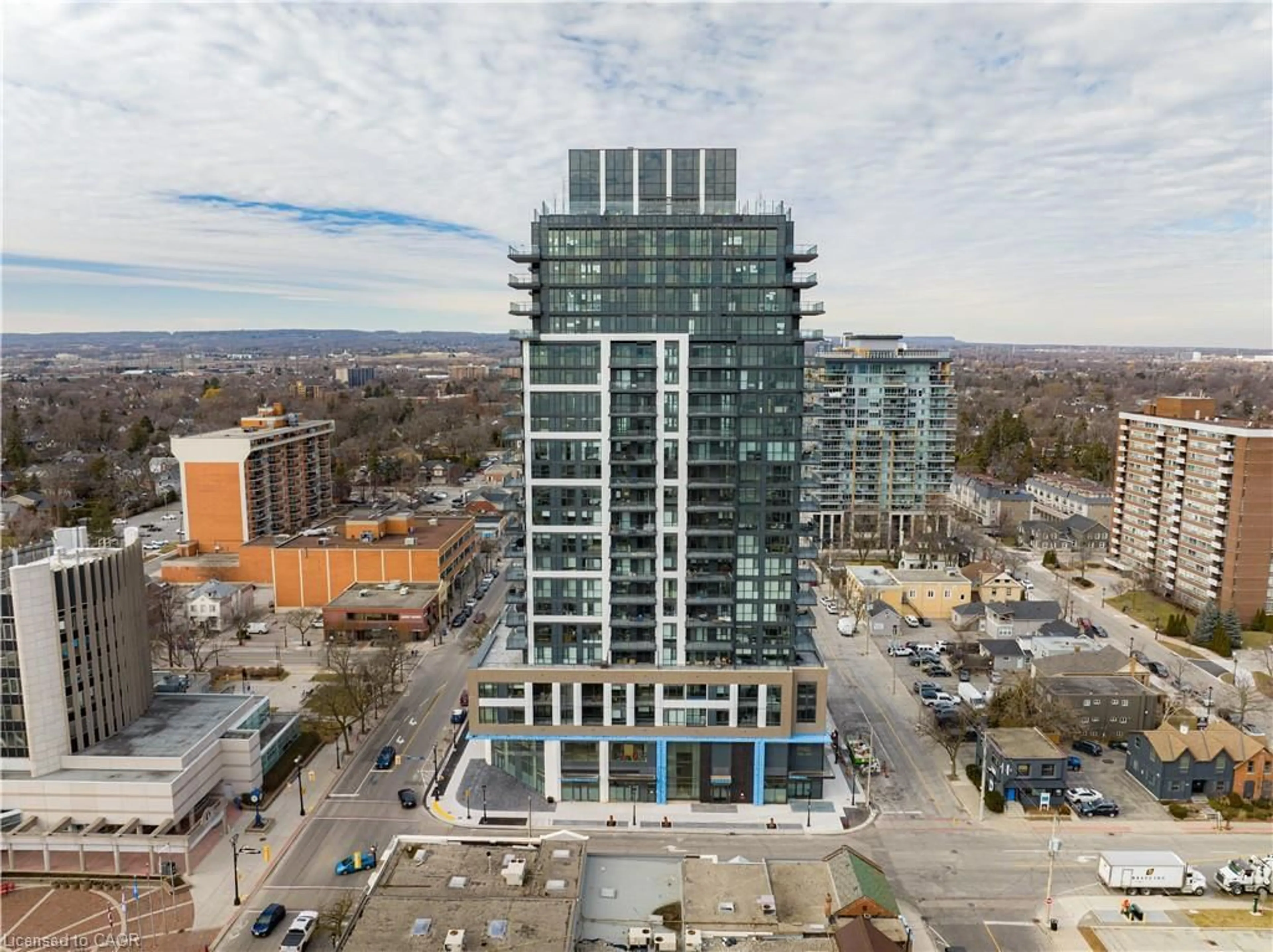 A pic from outside/outdoor area/front of a property/back of a property/a pic from drone, building for 2007 James St #311, Burlington Ontario L7R 0G7