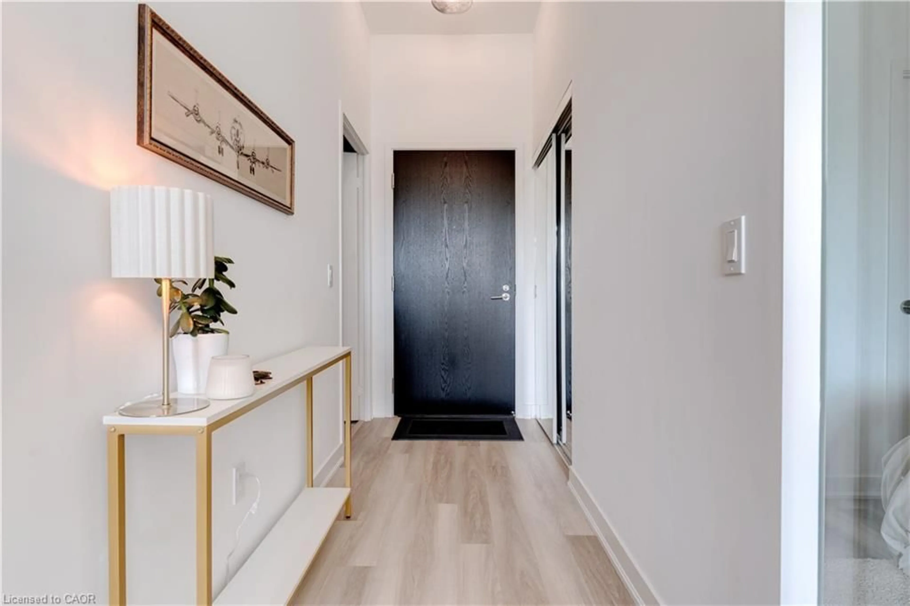 Indoor entryway for 2007 James St #311, Burlington Ontario L7R 0G7