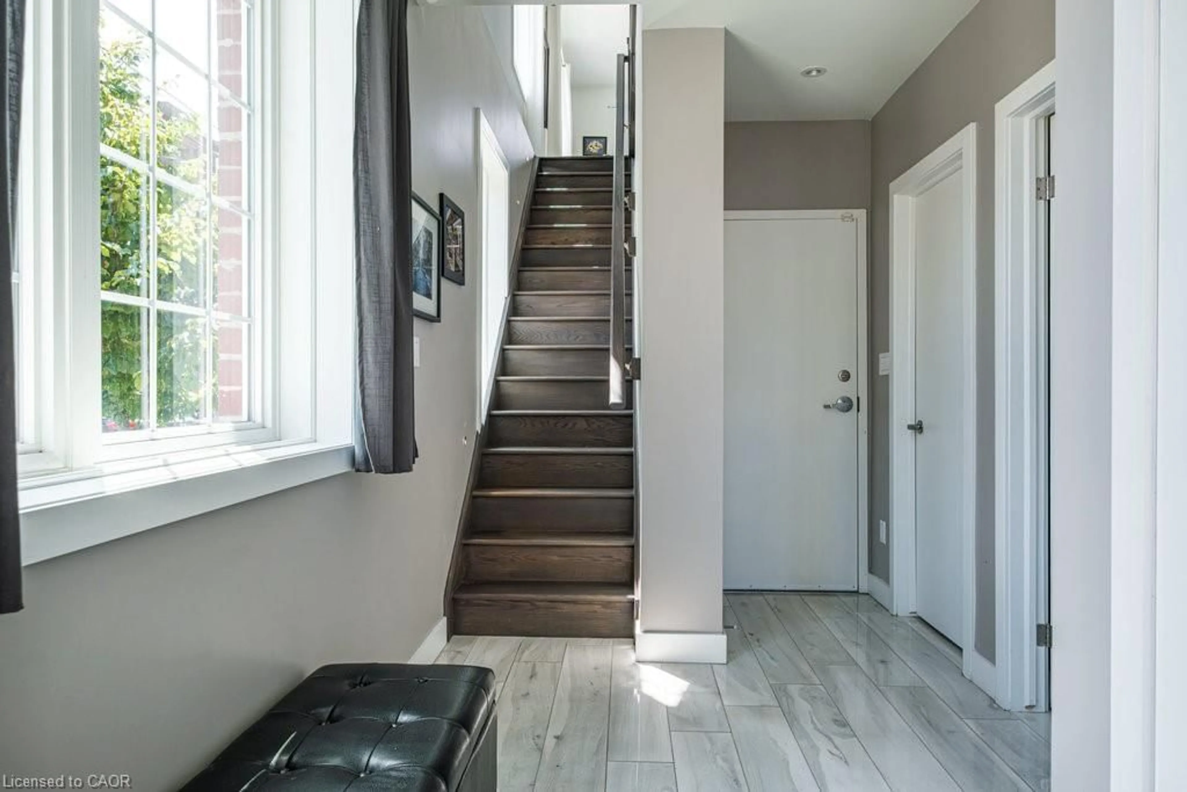 Indoor entryway for 96 Augusta St, Hamilton Ontario L8N 1R2