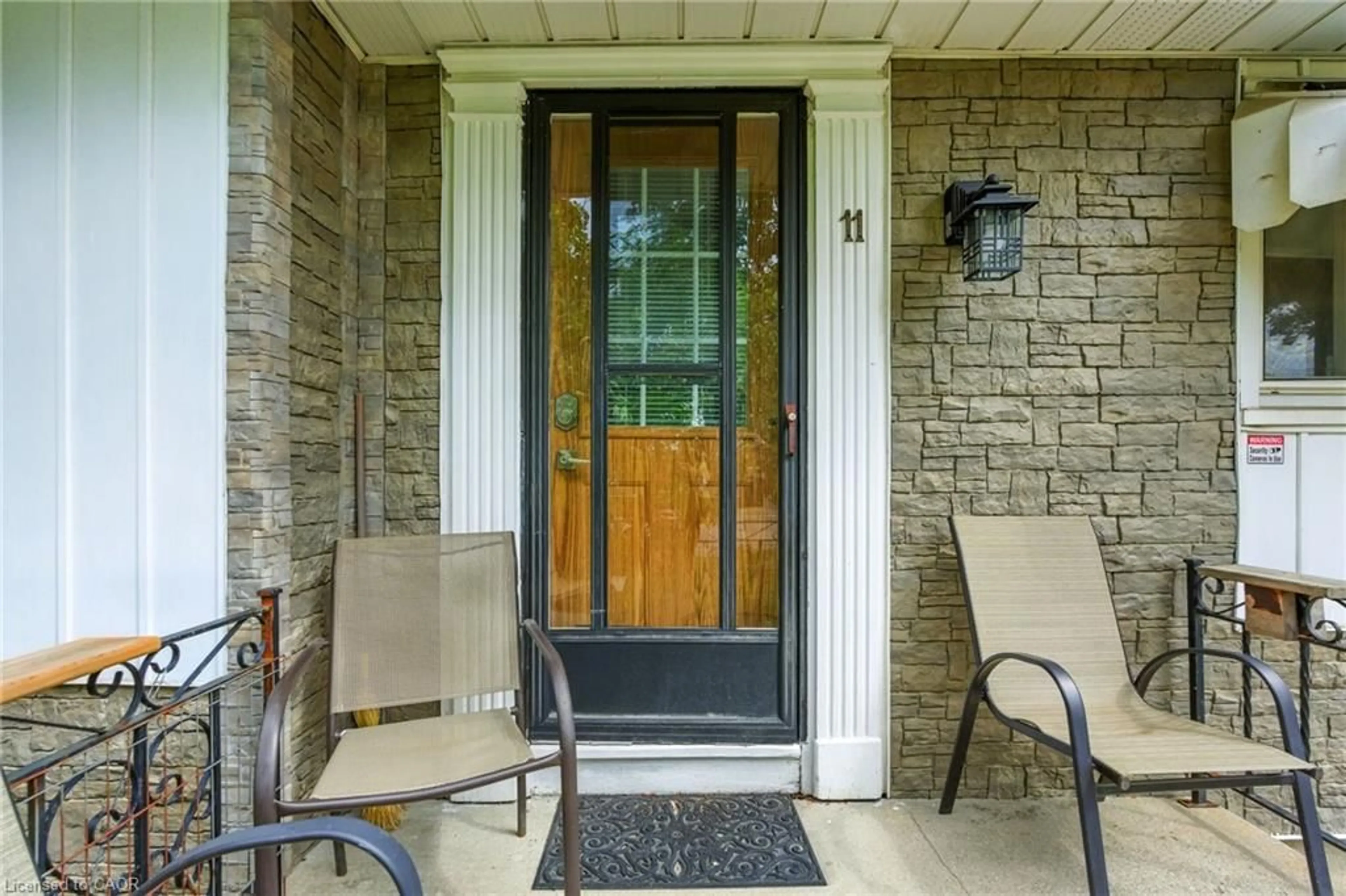 Indoor entryway for 11 James Ave, Brantford Ontario N3S 6Y2