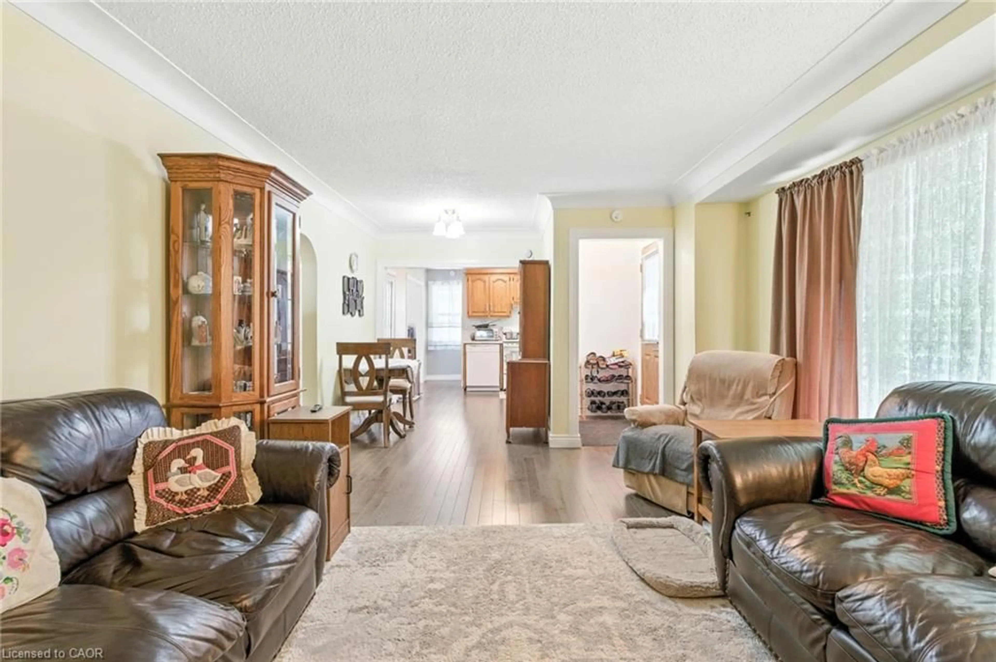Living room with furniture, unknown for 11 James Ave, Brantford Ontario N3S 6Y2