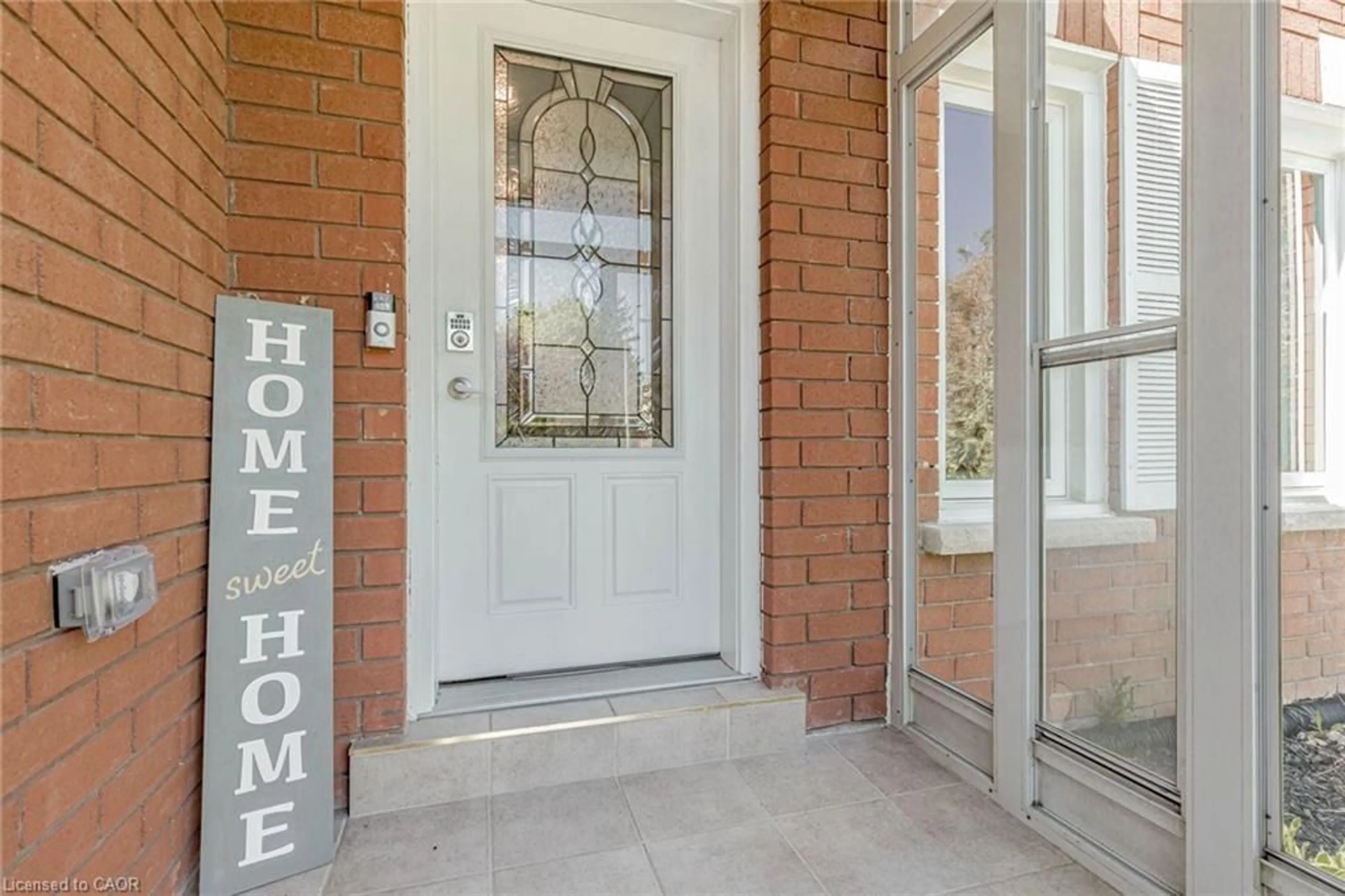 Indoor entryway for 33 Meaghan St, Waterdown Ontario L8B 0H5
