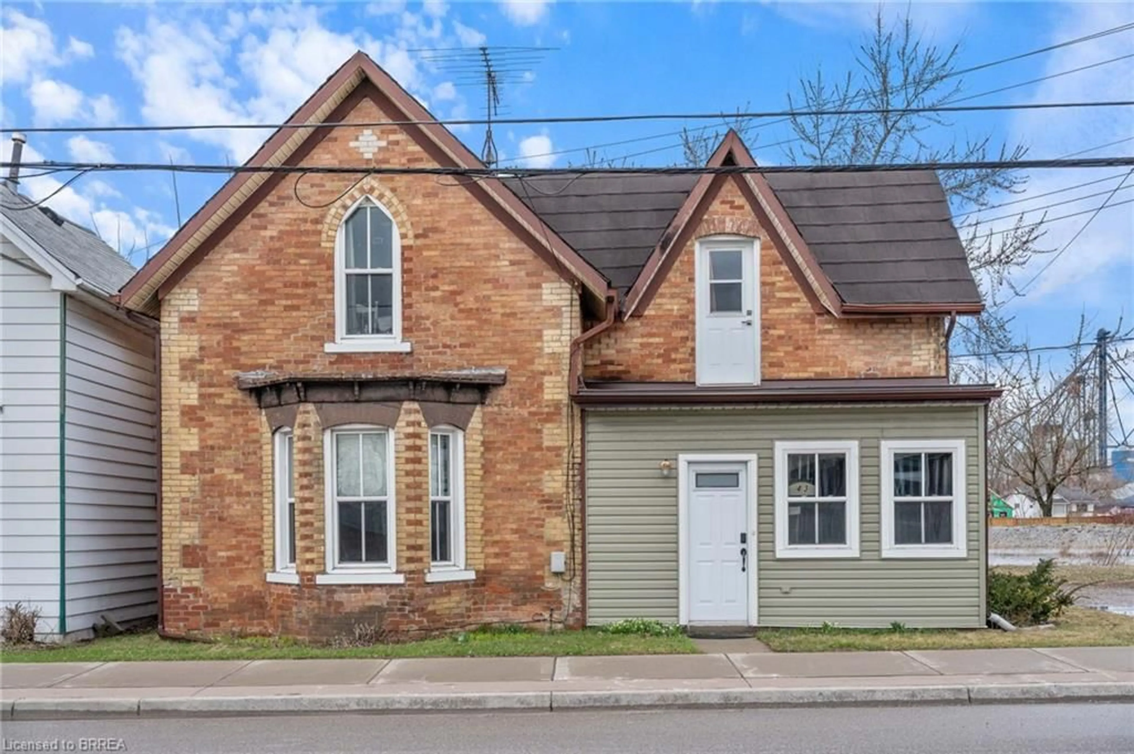 Home with brick exterior material, street for 43 Main St, Hagersville Ontario N0A 1H0