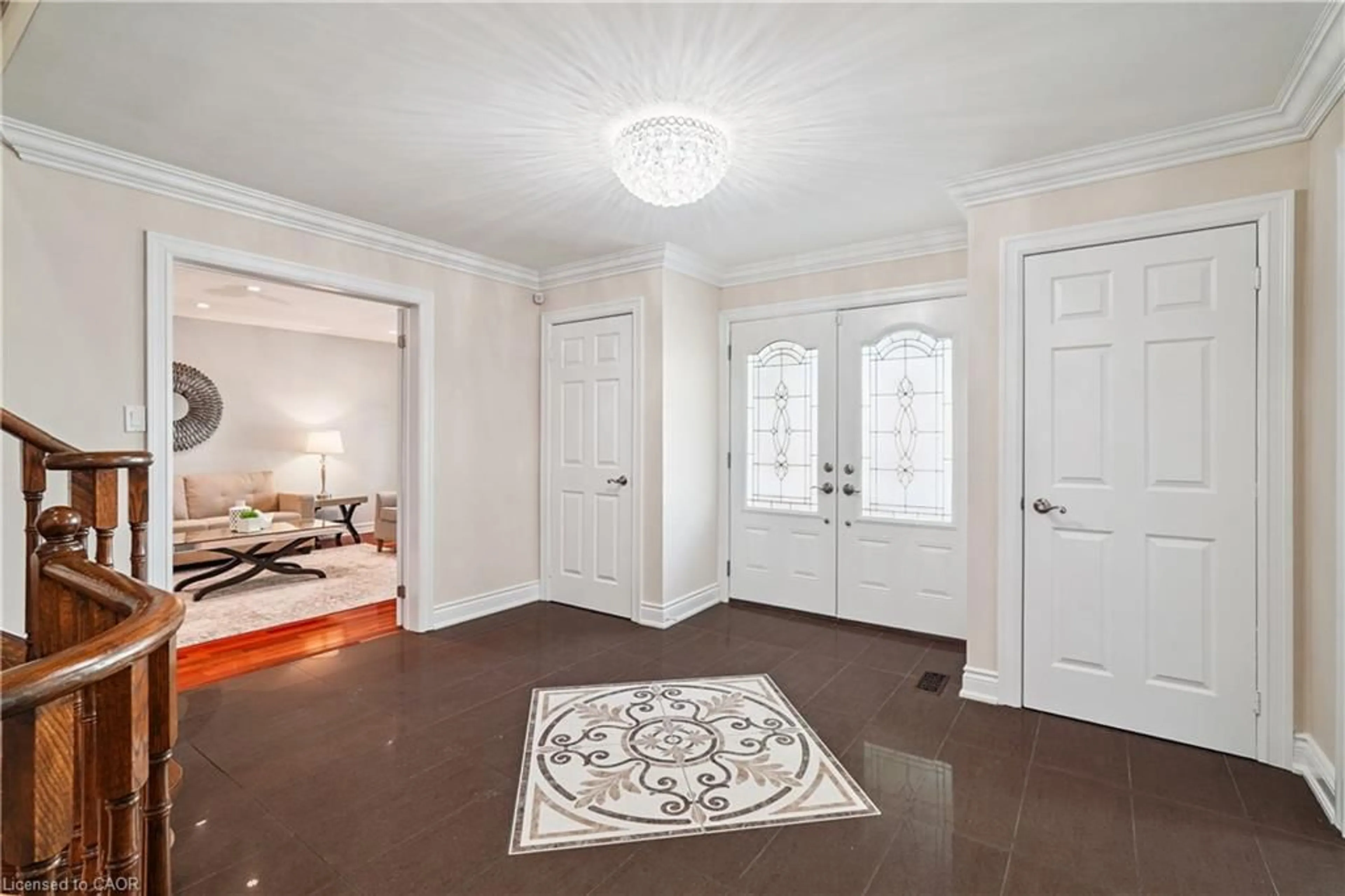 Indoor entryway for 2814 Guilford Cres, Oakville Ontario L6J 6Z5