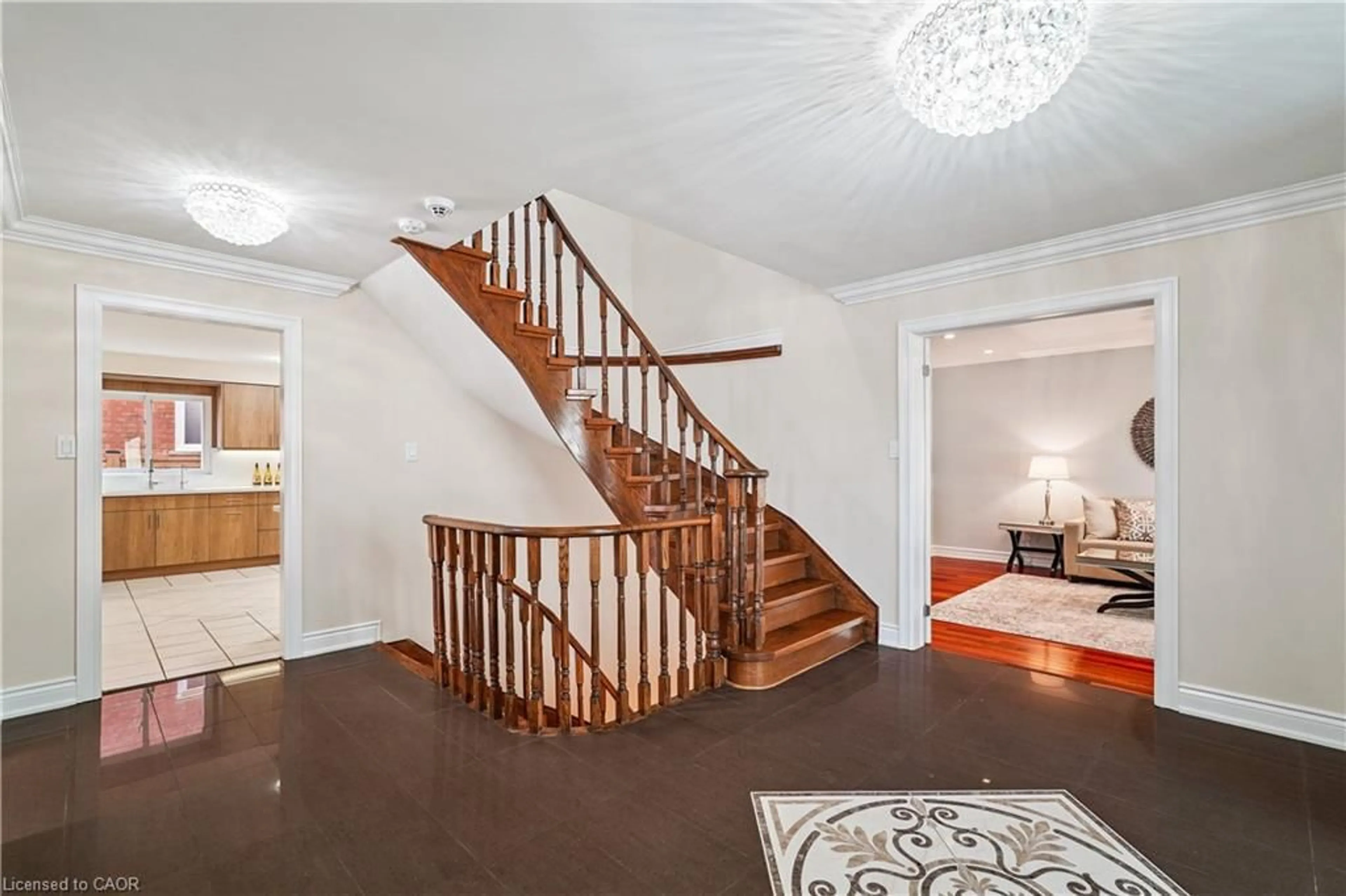 Indoor foyer for 2814 Guilford Cres, Oakville Ontario L6J 6Z5
