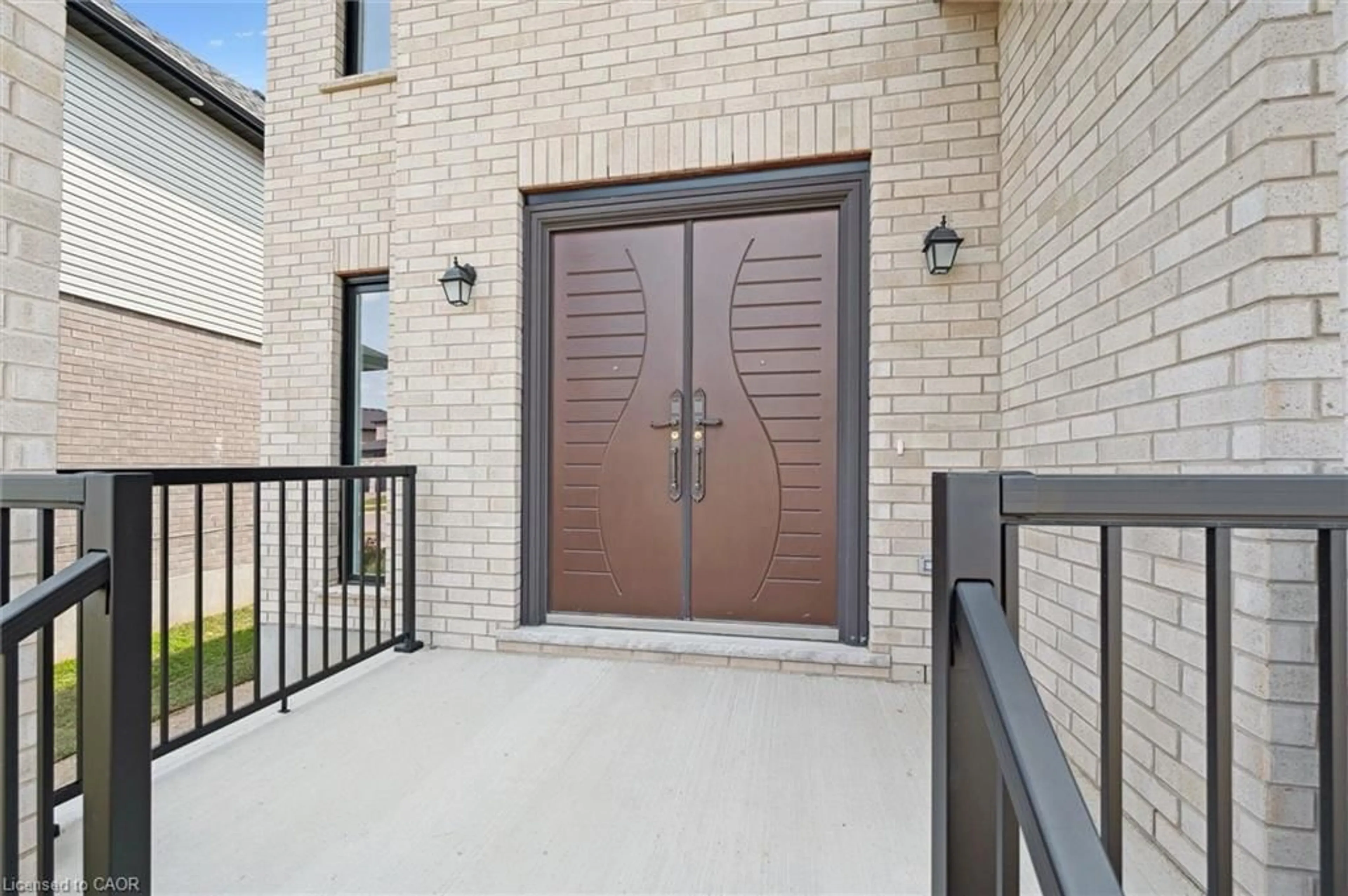 Indoor entryway for 76 Sass Cres, Paris Ontario N3L 0J3