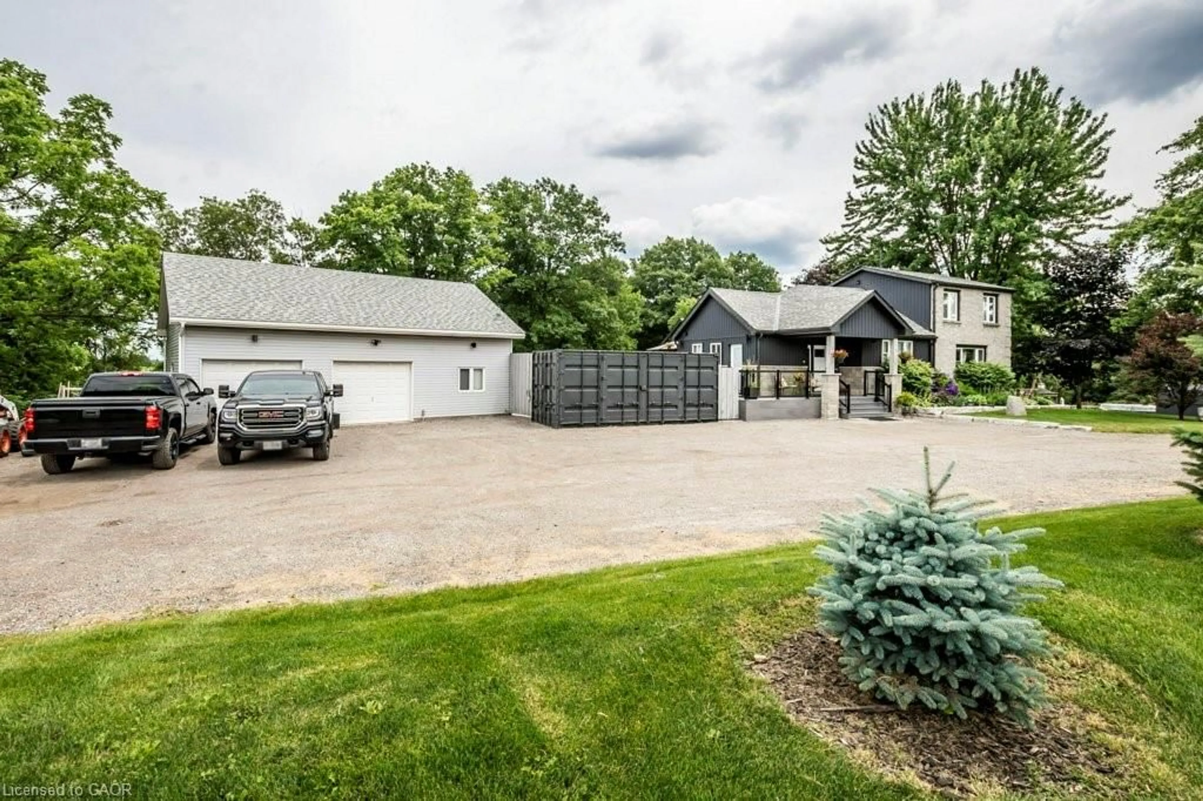 A pic from outside/outdoor area/front of a property/back of a property/a pic from drone, street for 20 BRANT Brant Rd, Cambridge Ontario N3L 3E1