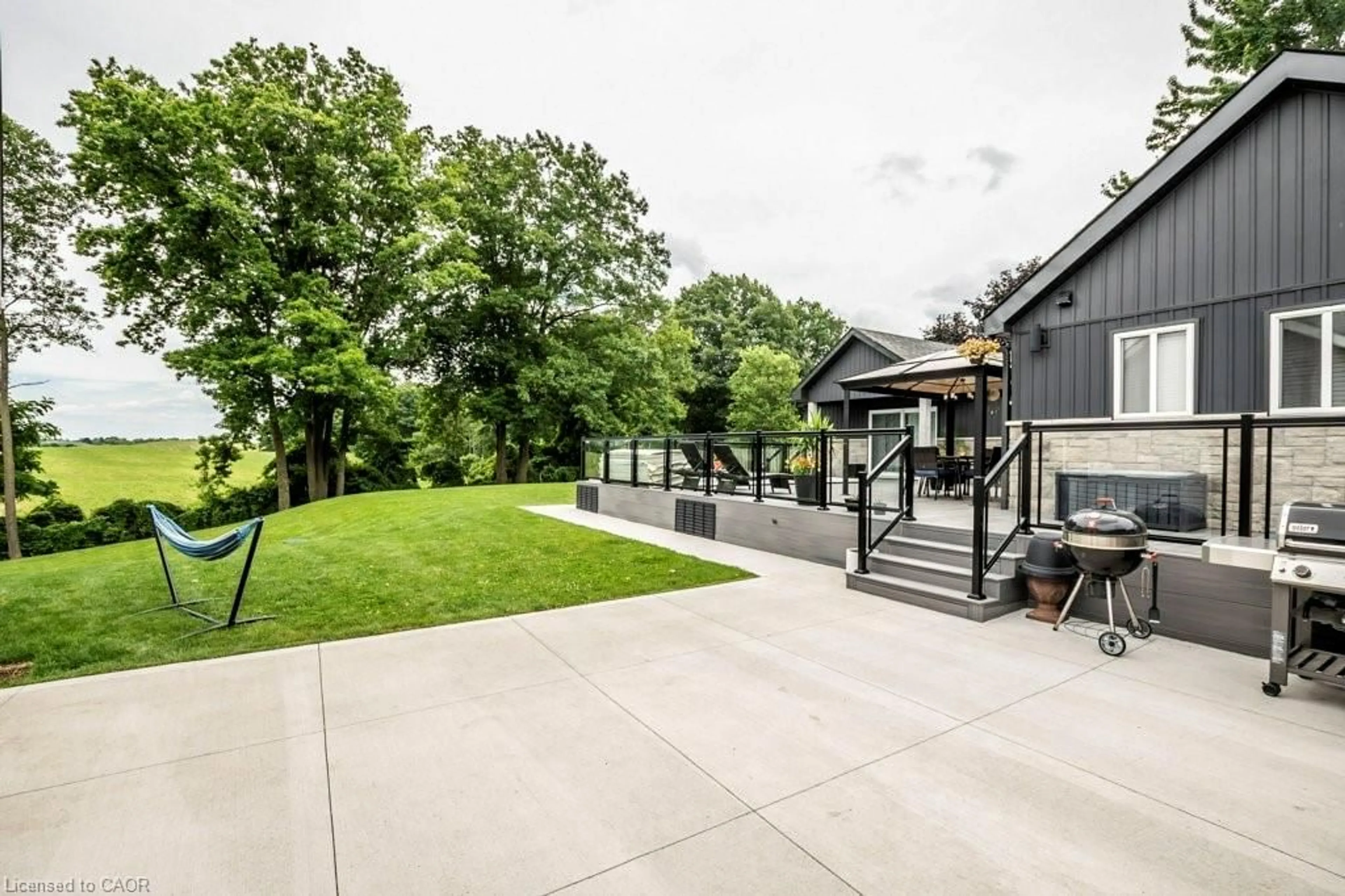 Patio, unknown for 20 BRANT Brant Rd, Cambridge Ontario N3L 3E1