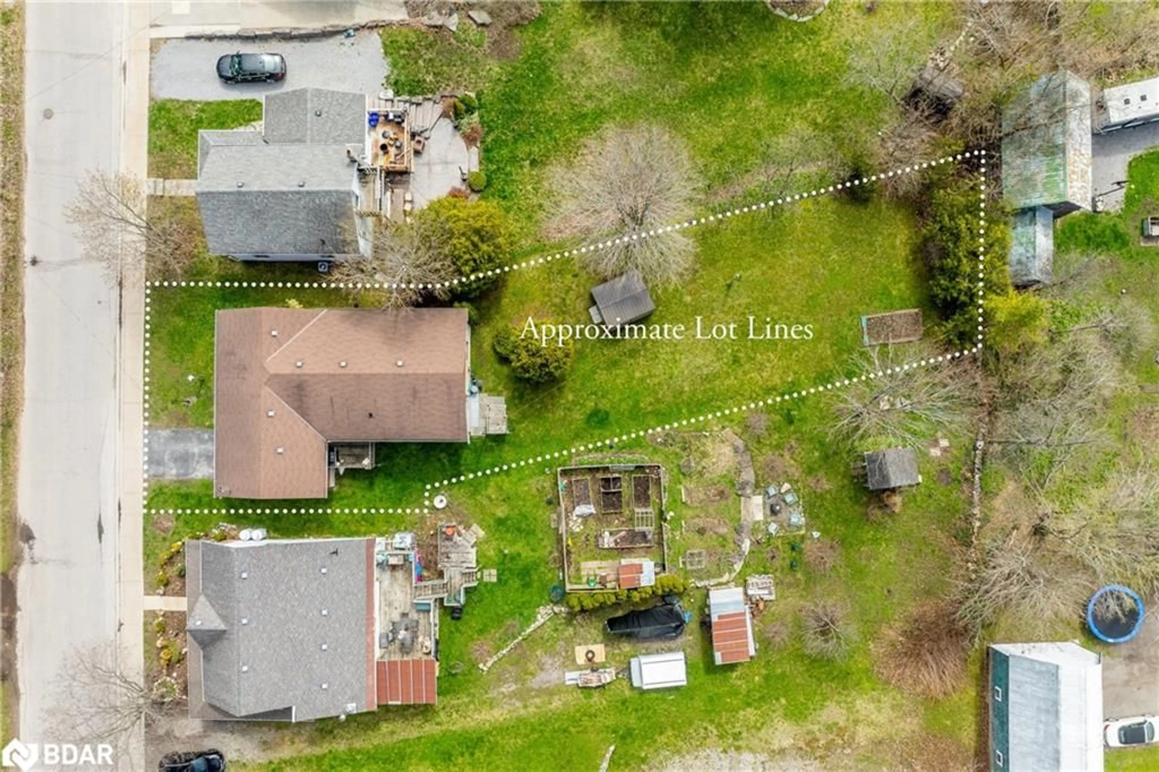 A pic from outside/outdoor area/front of a property/back of a property/a pic from drone, street for 28 Bond St, Fenelon Falls Ontario K0M 1N0