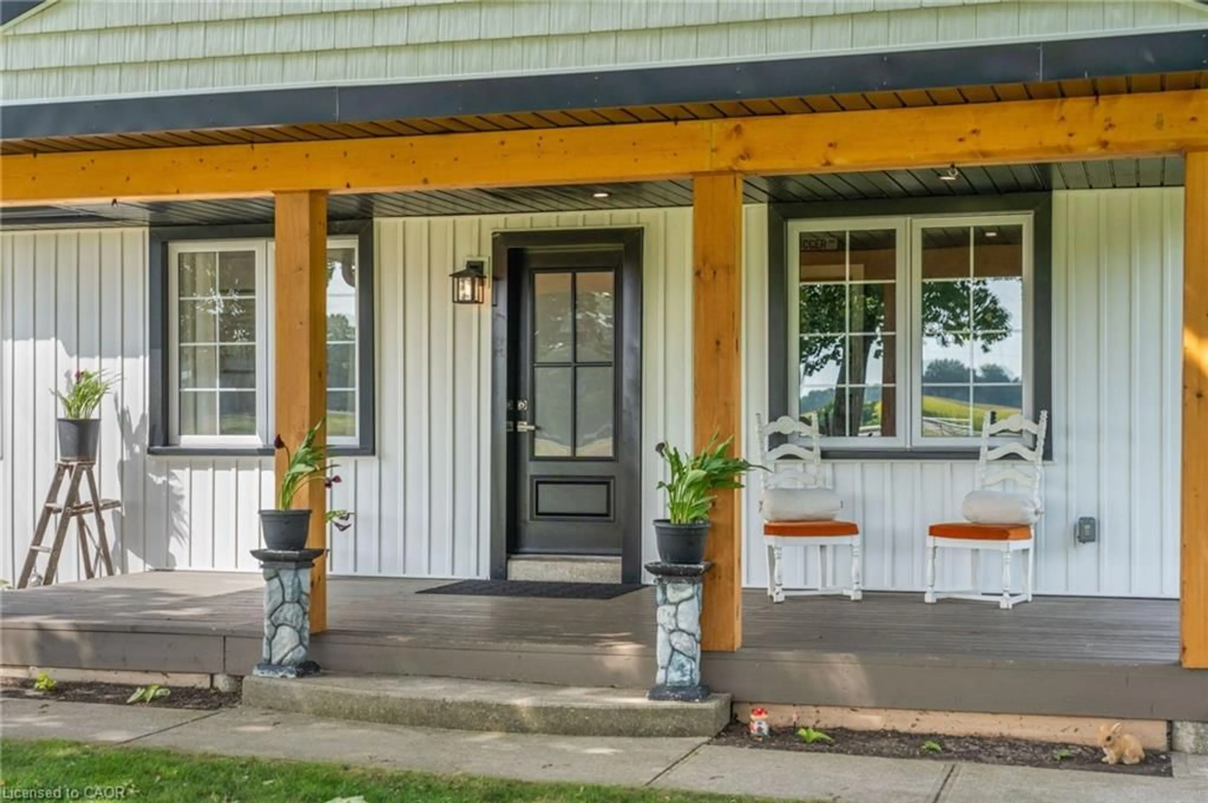 Indoor entryway for 1813 Charlotteville Road 5, Simcoe Ontario N3Y 4K1
