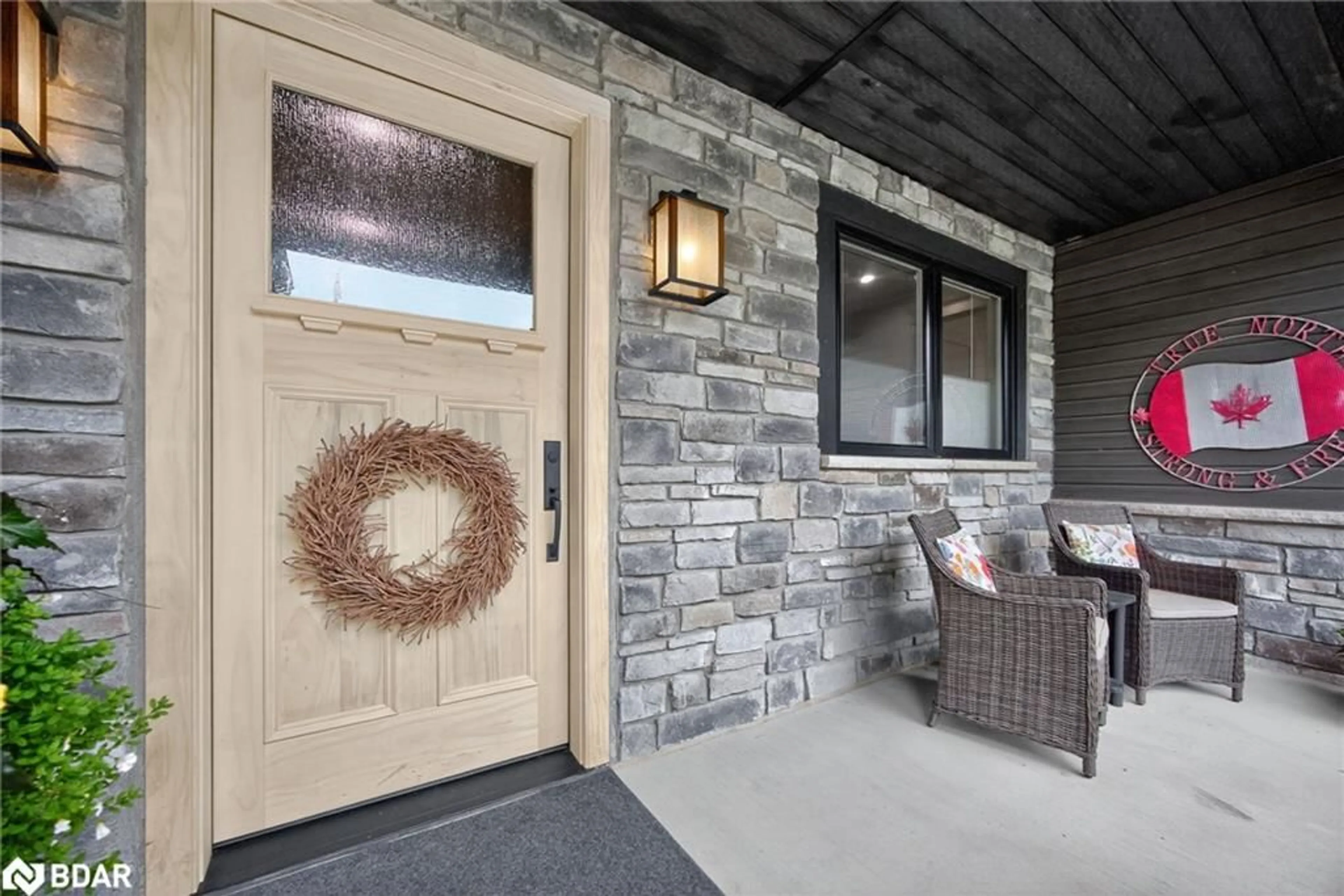 Indoor entryway for 42 Elizabeth St, Alliston Ontario L9R 1H7