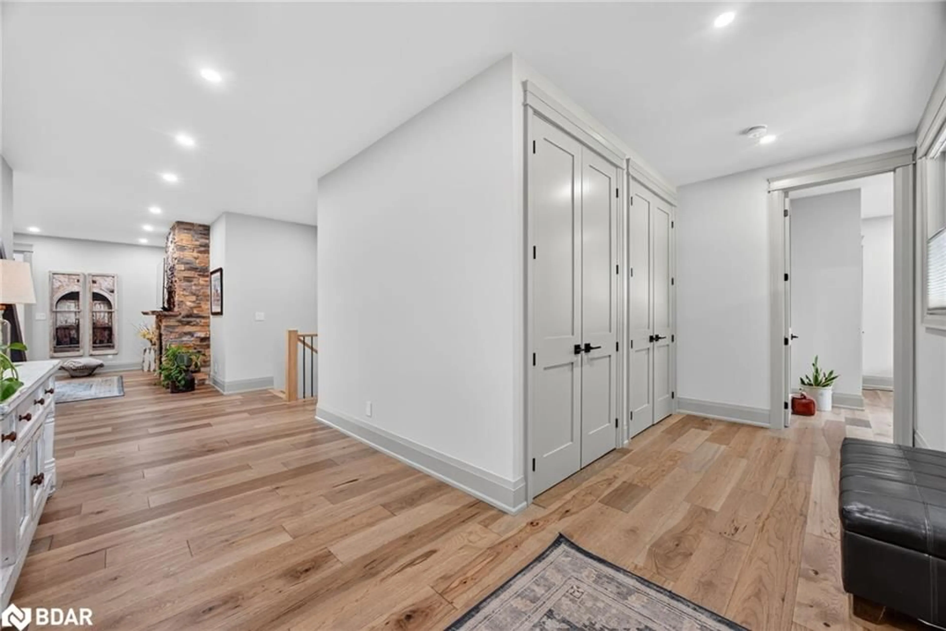 Indoor entryway for 42 Elizabeth St, Alliston Ontario L9R 1H7