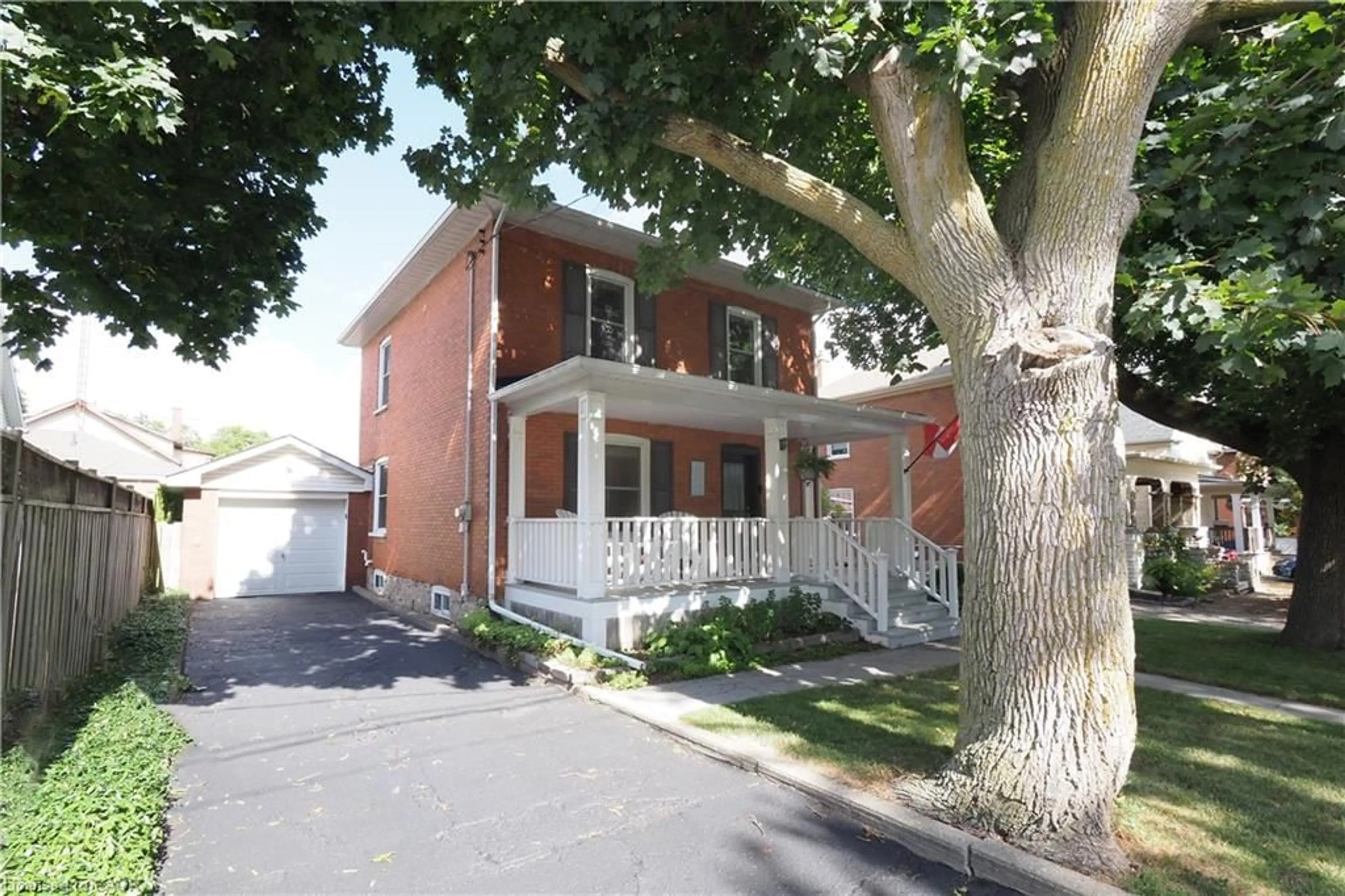Unknown for 442 Lowther St, Cambridge Ontario N3H 1Z1