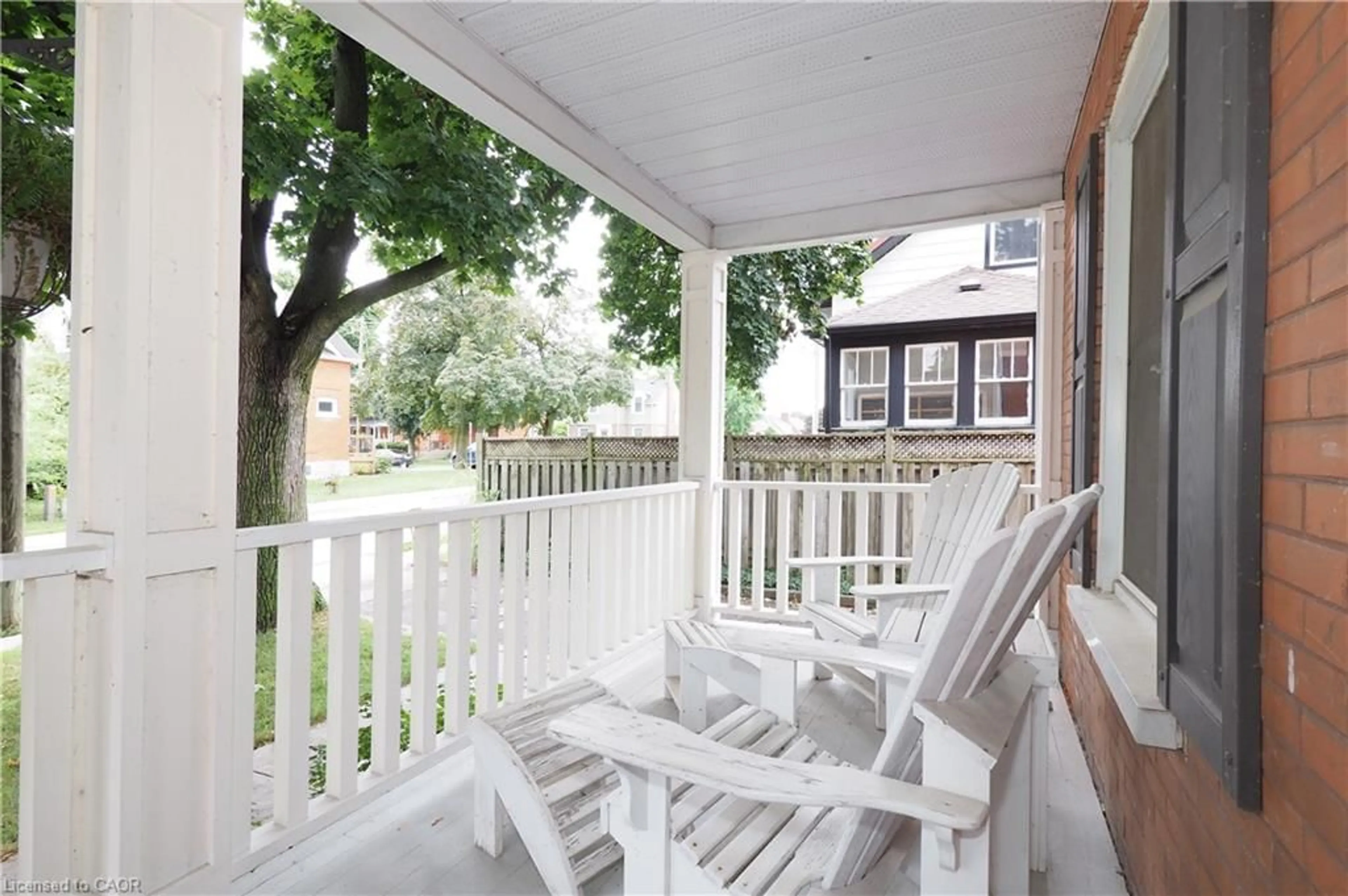 Patio, street for 442 Lowther St, Cambridge Ontario N3H 1Z1