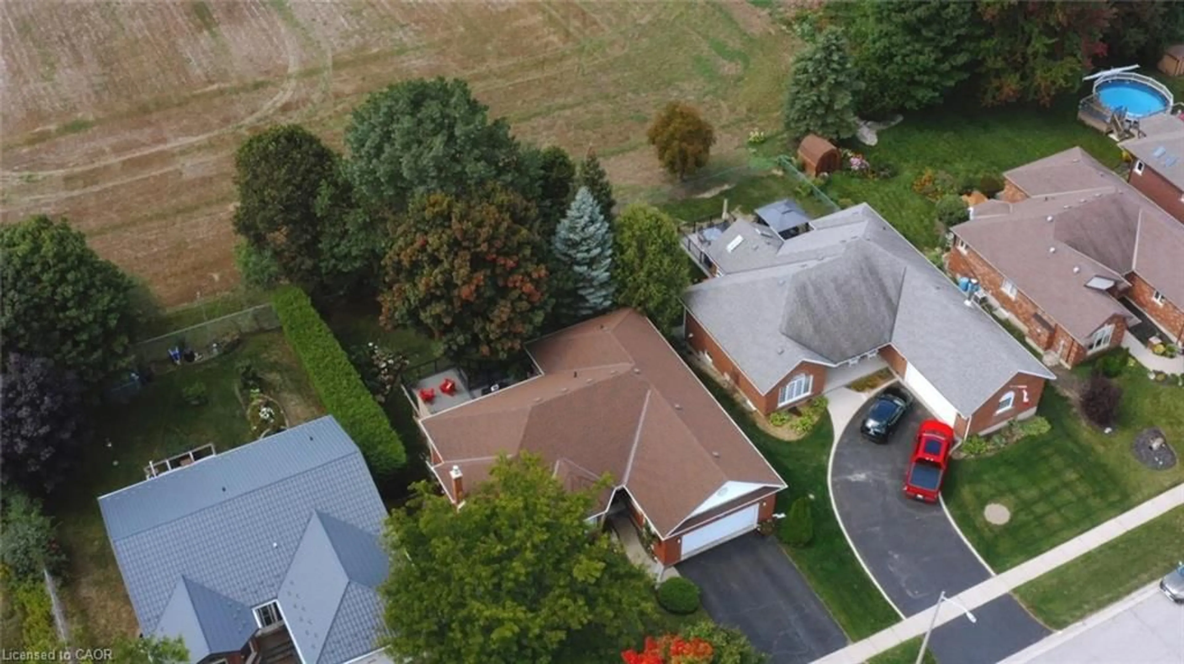 A pic from outside/outdoor area/front of a property/back of a property/a pic from drone, city buildings view from balcony for 137 Lou's Blvd, Rockwood Ontario N0B 2K0