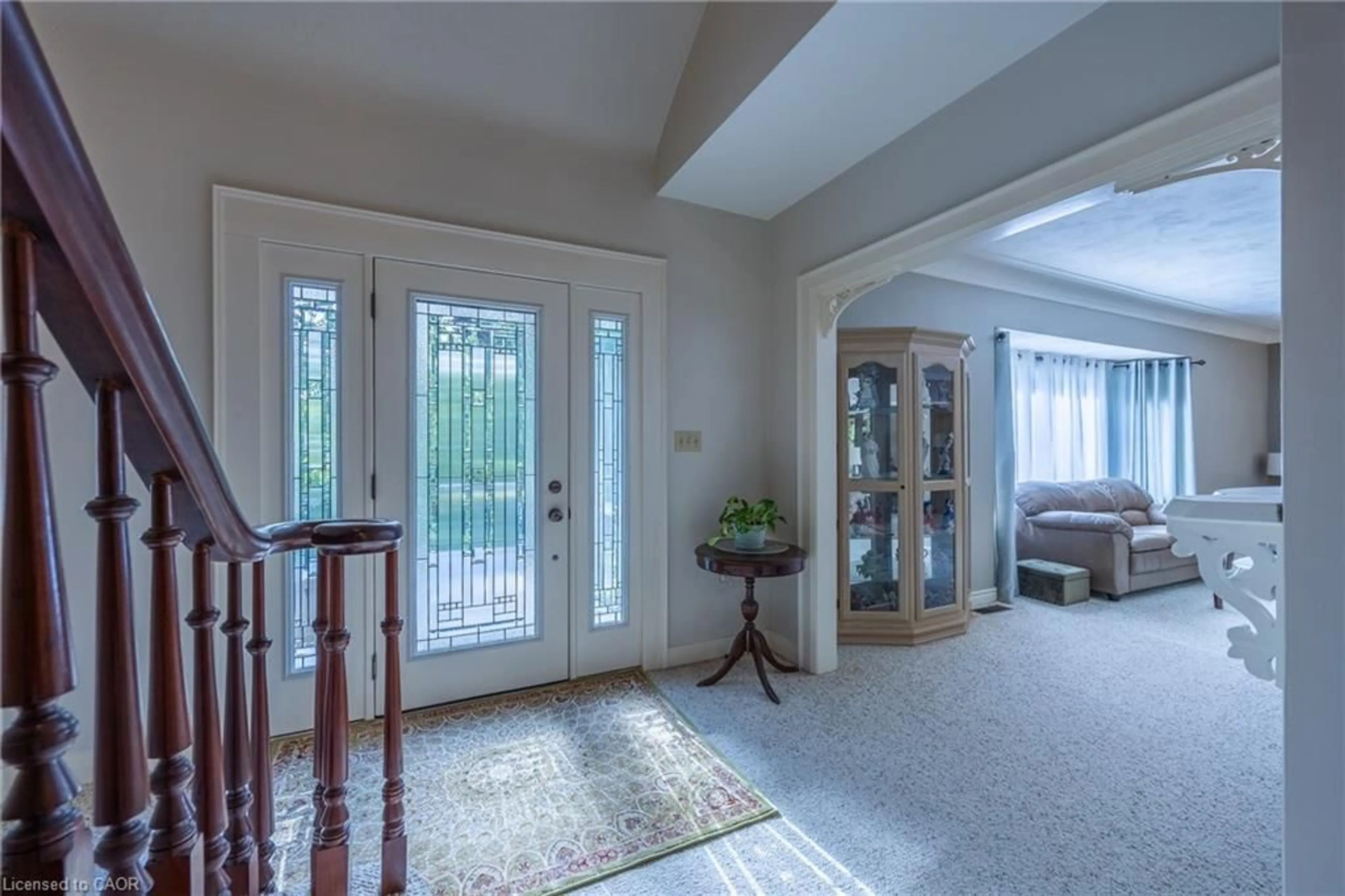 Indoor foyer for 800 Norfolk St, Simcoe Ontario N3Y 3R7
