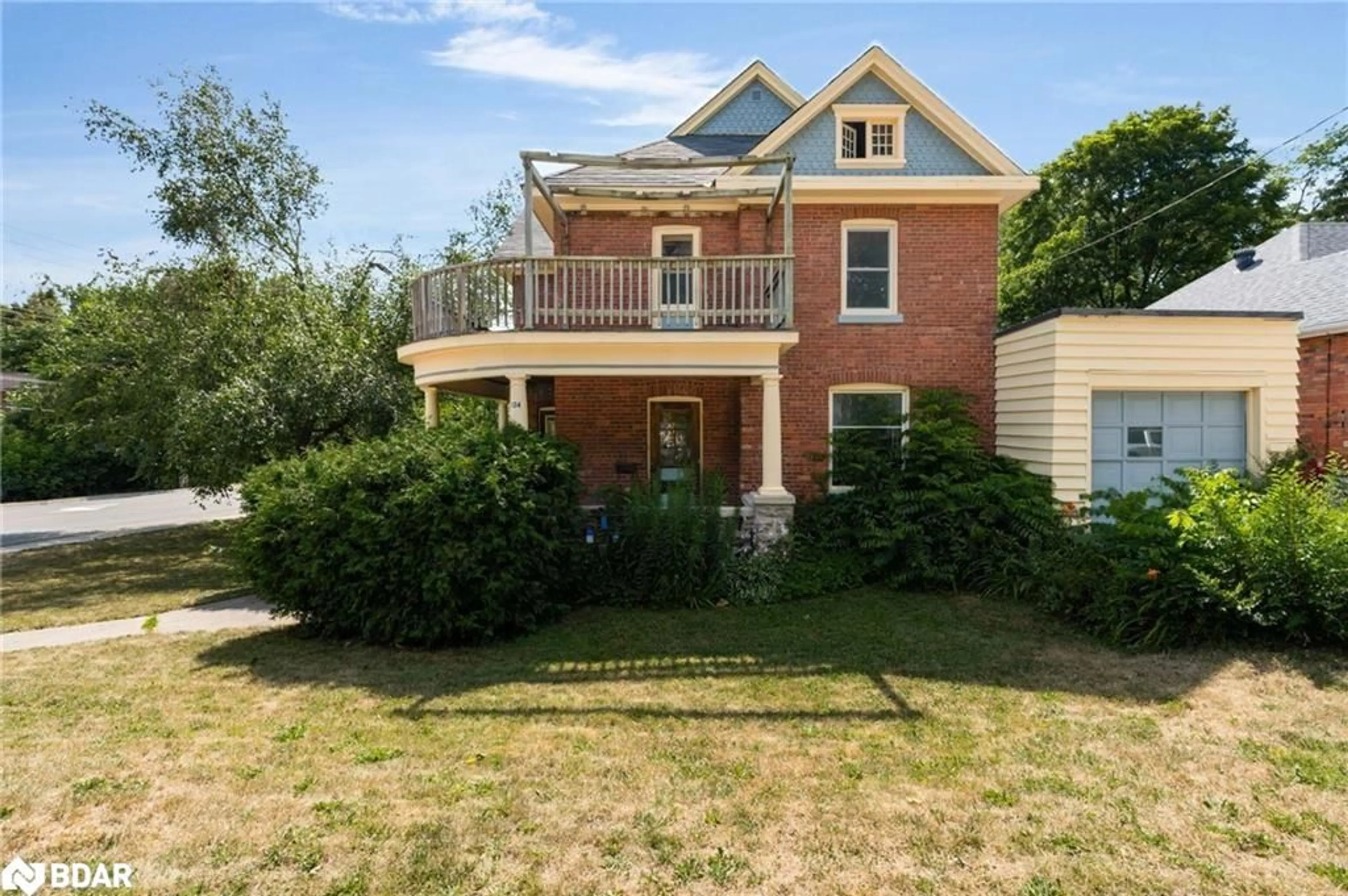 Home with brick exterior material, street for 134 Owen St, Barrie Ontario L4M 3H9