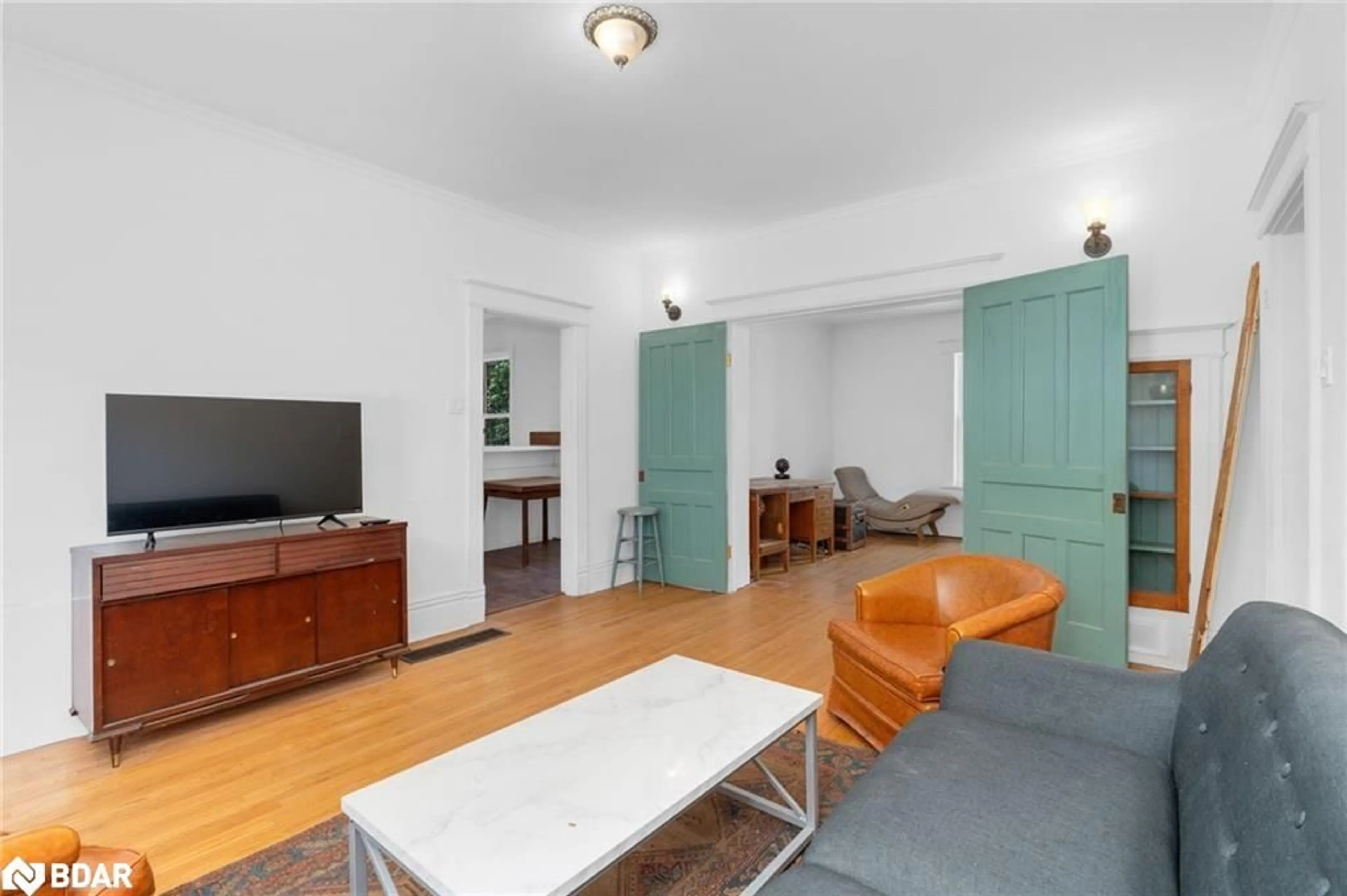 Living room with furniture, unknown for 134 Owen St, Barrie Ontario L4M 3H9