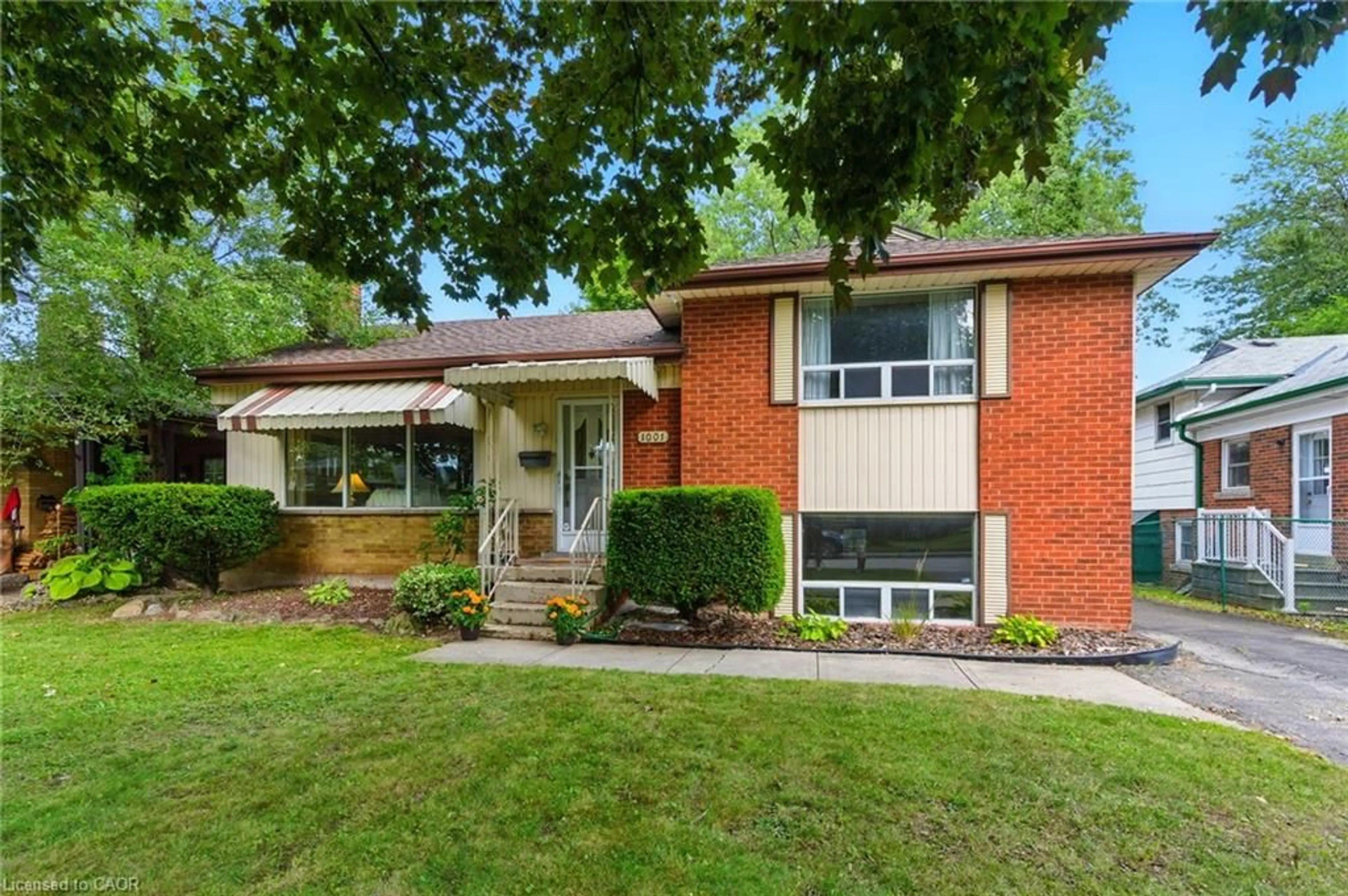 Home with brick exterior material, street for 1001 Brucedale St, Hamilton Ontario L8T 1M6