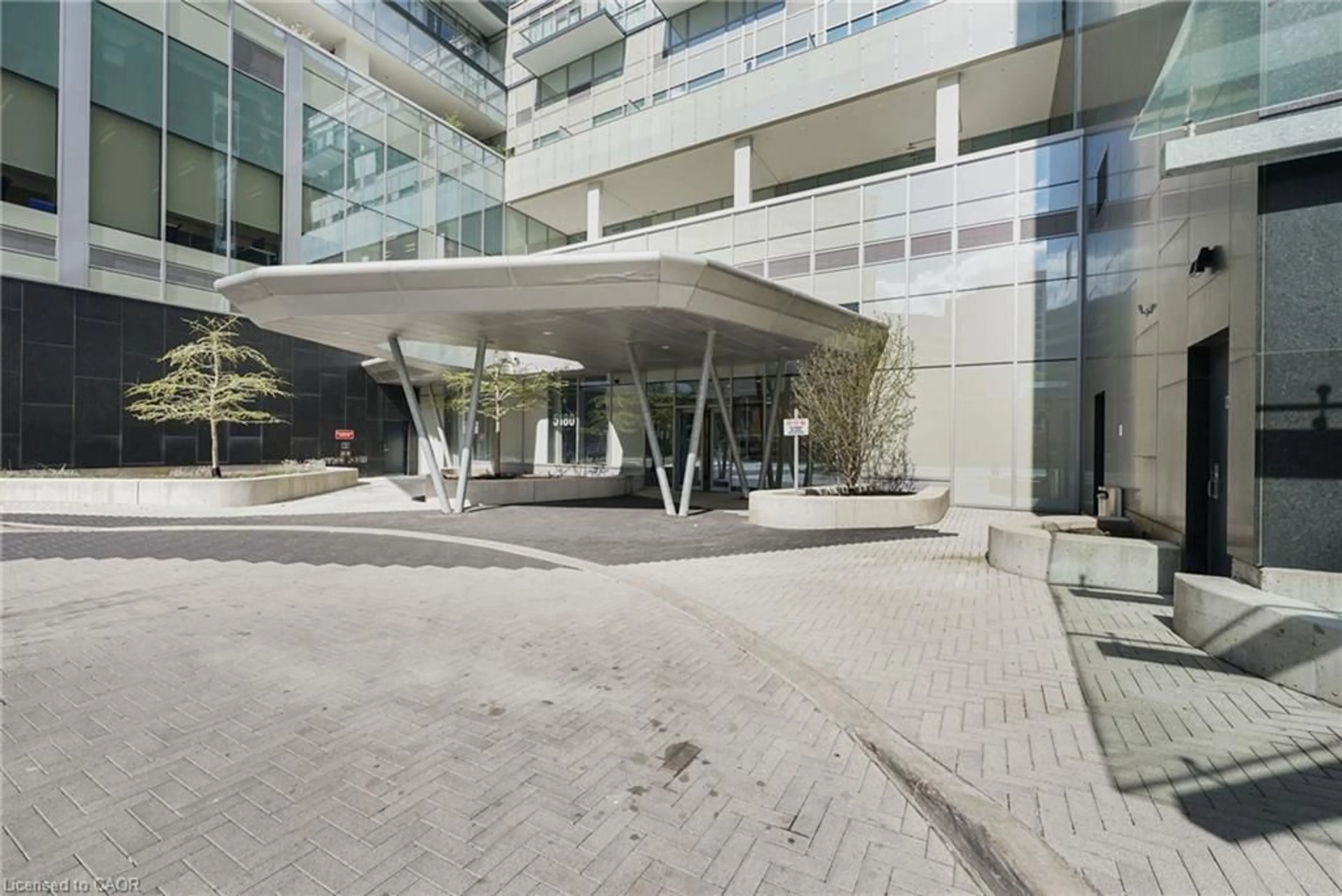 Indoor foyer for 5180 Yonge St #1006, Toronto Ontario M2N 5P6