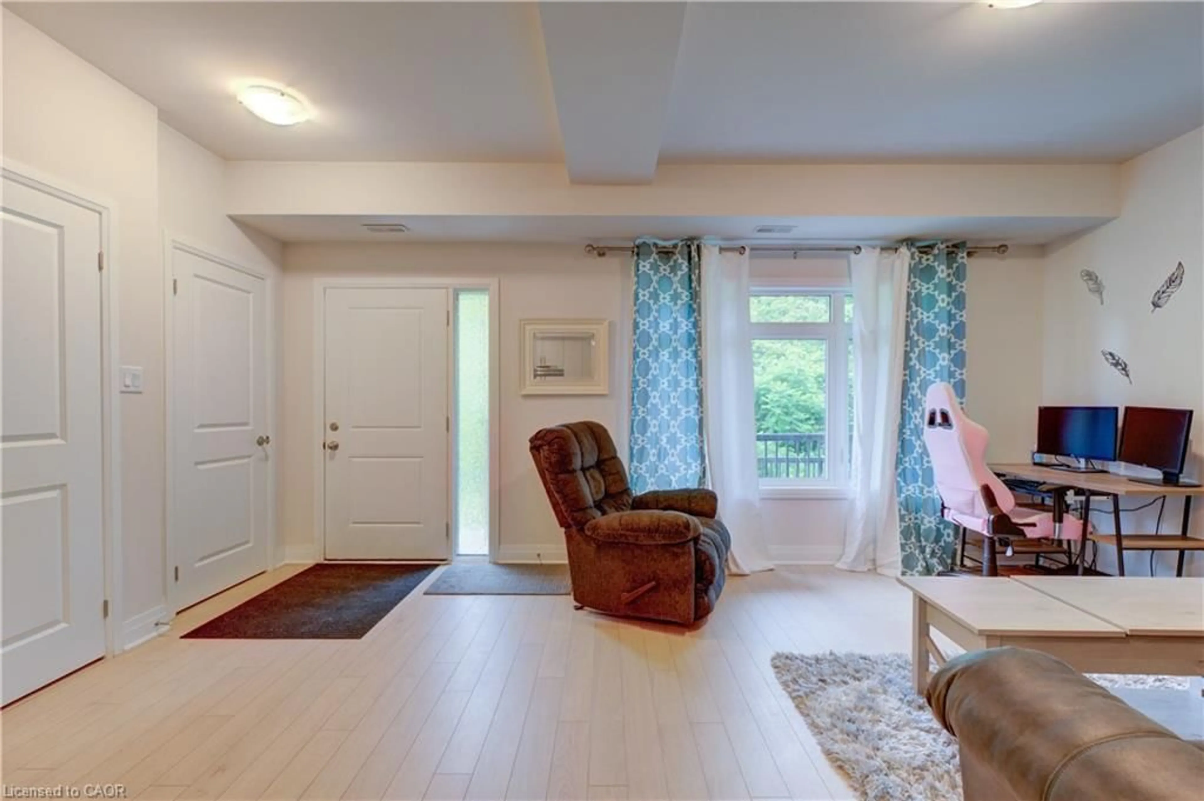 Indoor entryway for 2 Willow St #65, Paris Ontario N3L 0K7