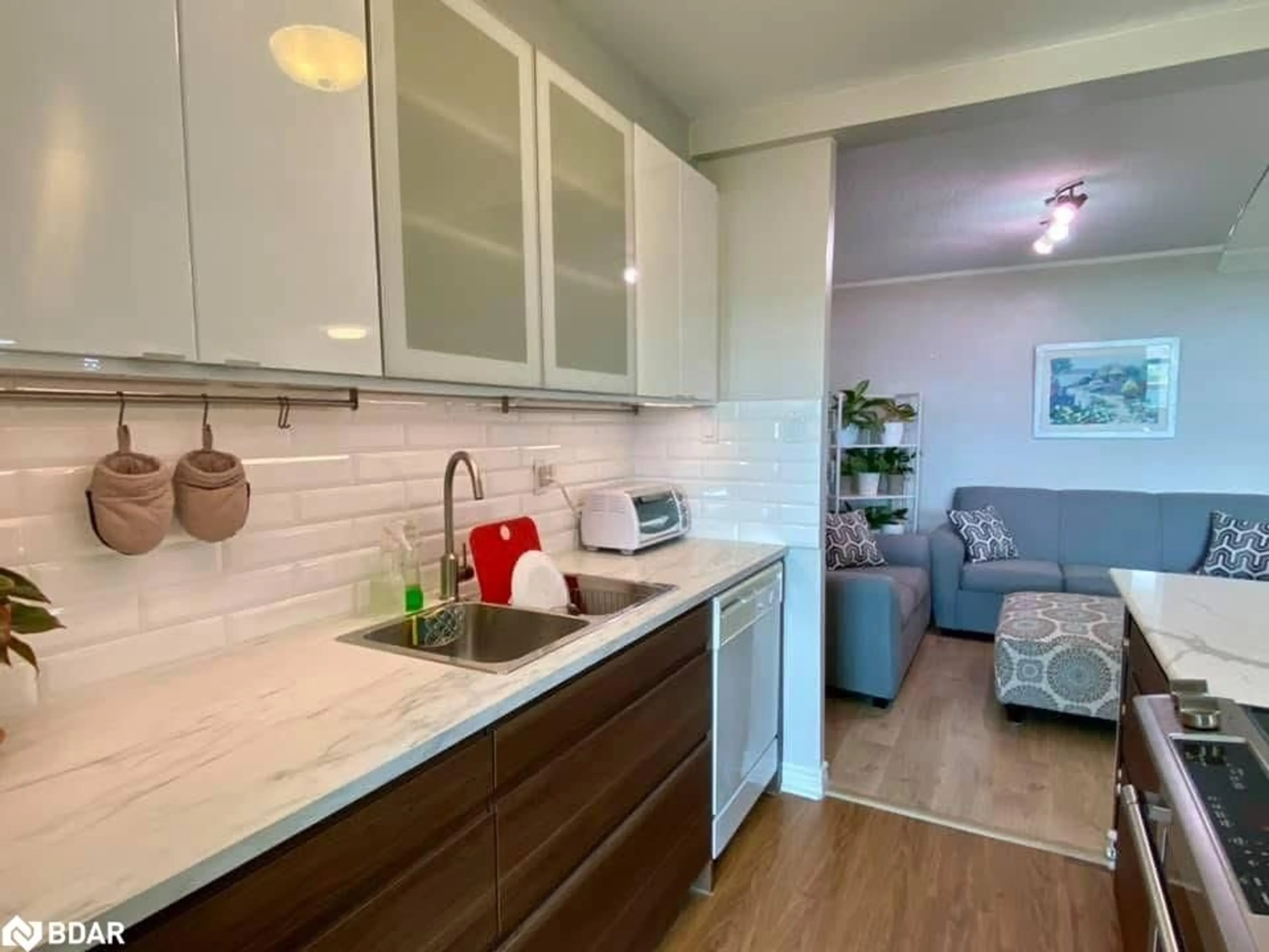 Open concept kitchen, wood/laminate floor for 966 Inverhouse Dr #609, Peel Ontario L5J 4B6