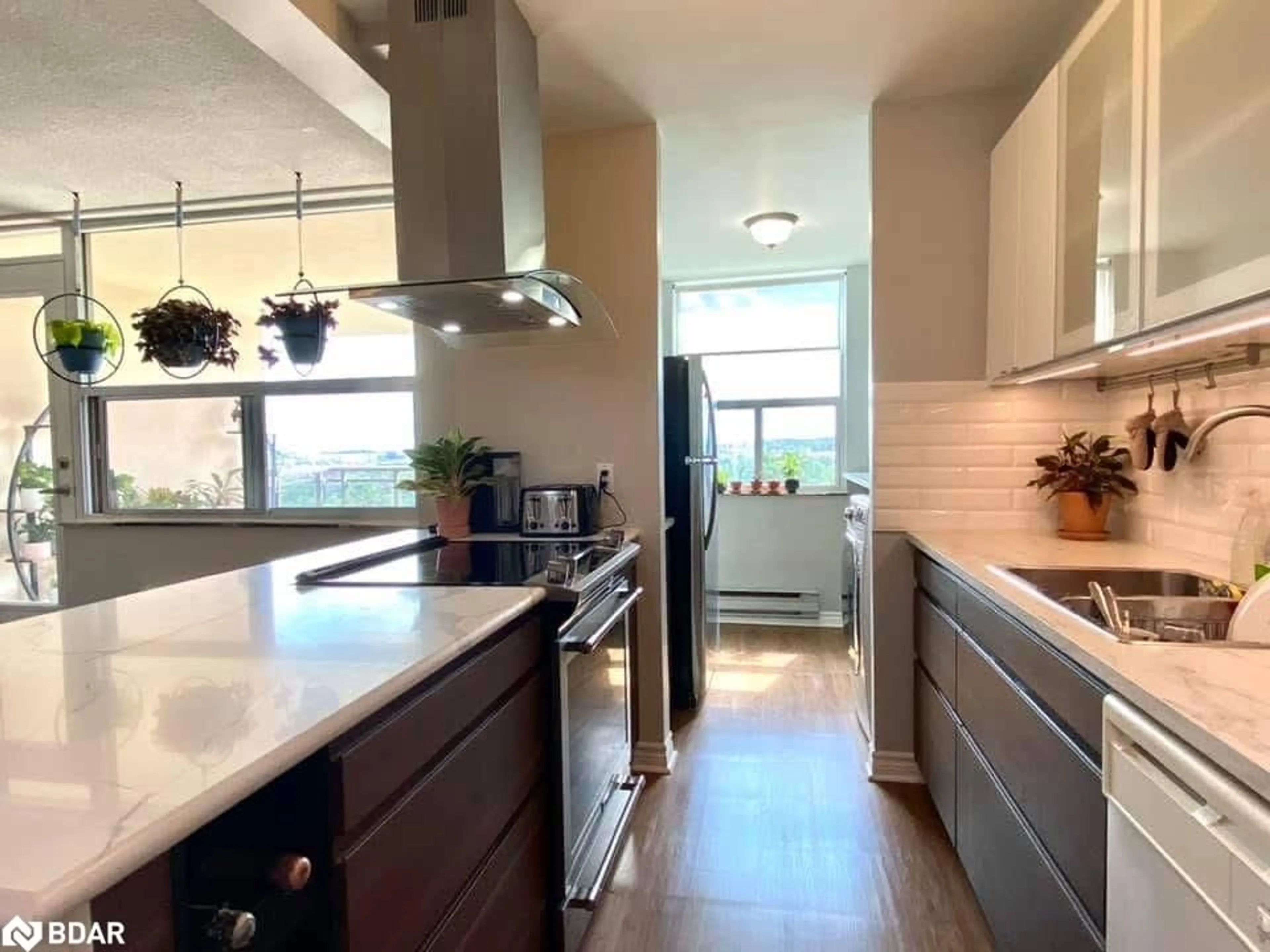 Contemporary kitchen, unknown for 966 Inverhouse Dr #609, Peel Ontario L5J 4B6