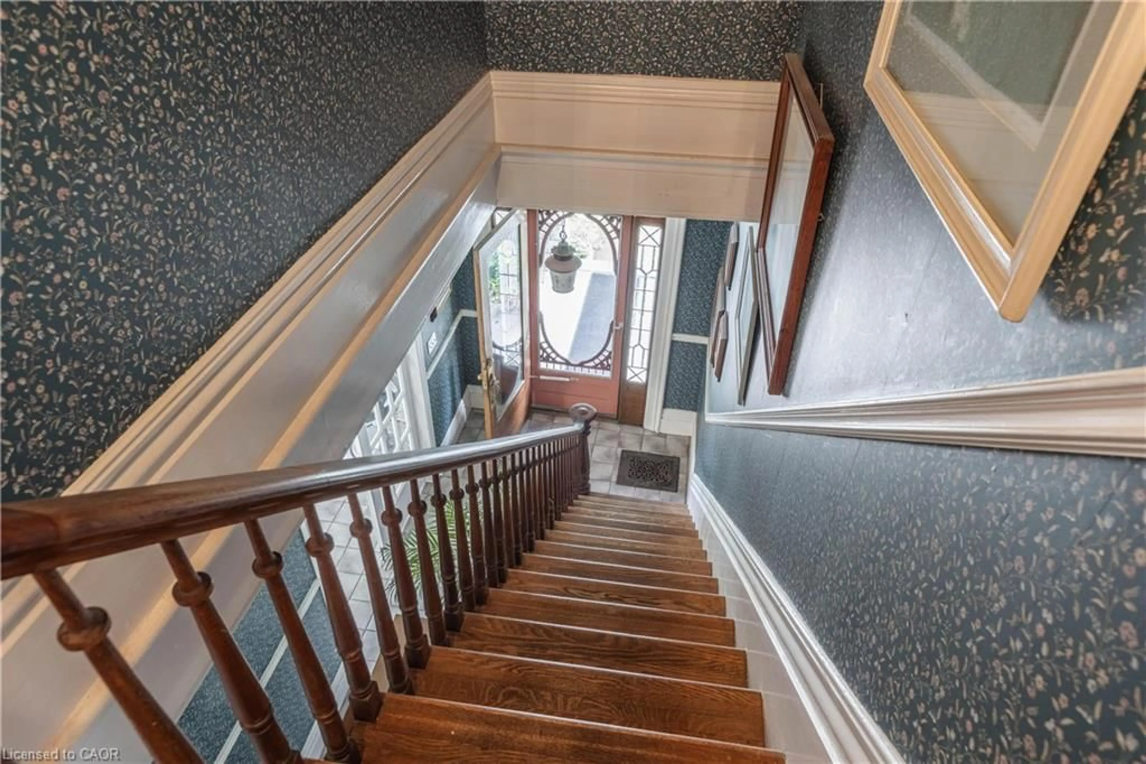 Stairs for 147 Geneva St, St. Catharines Ontario L2R 4N7
