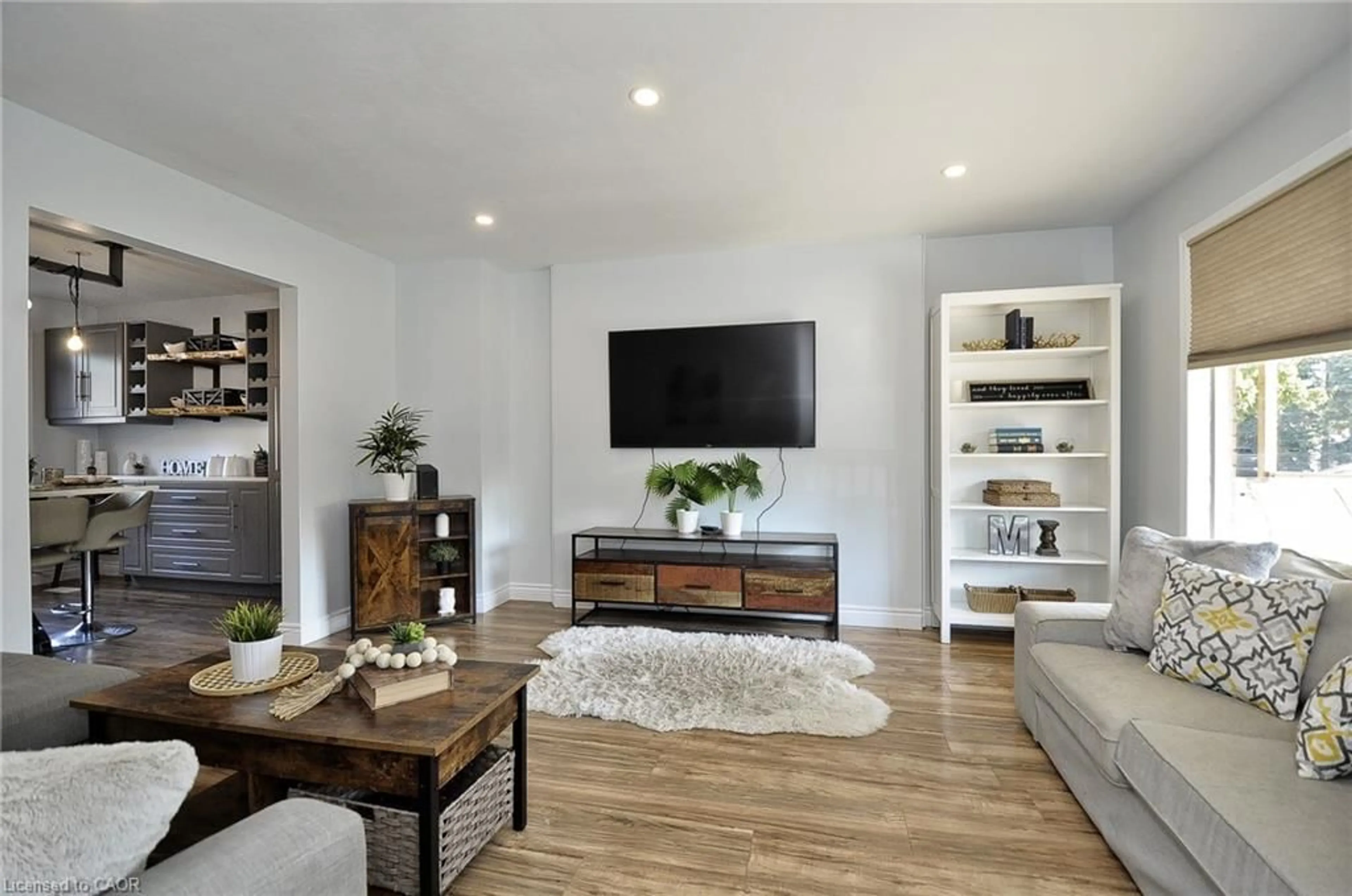 Living room with furniture, wood/laminate floor for 16 Blain Ave, Cambridge Ontario N1R 6S1