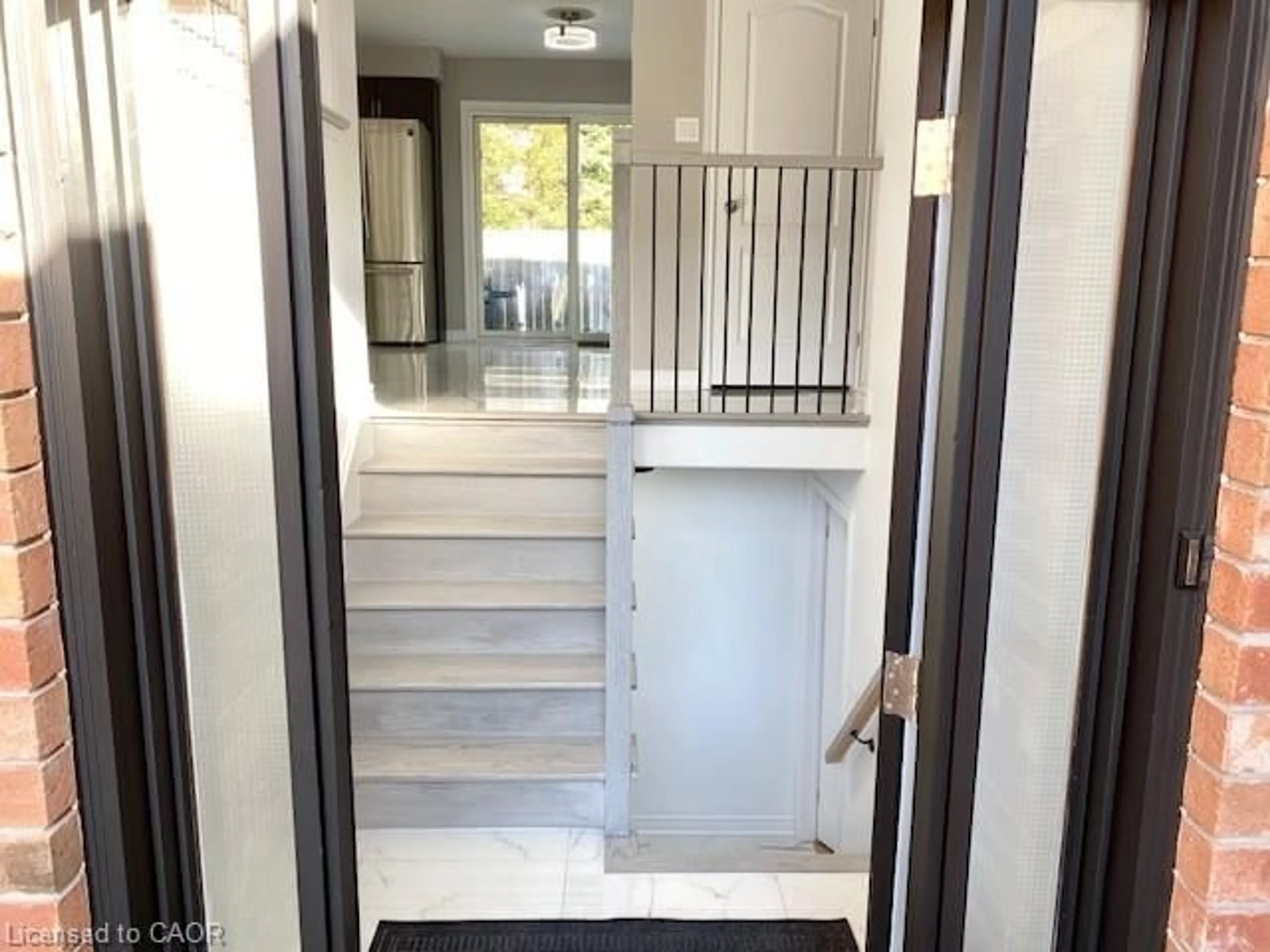 Indoor entryway for 169 Cumming Dr, Barrie Ontario L4N 0C8