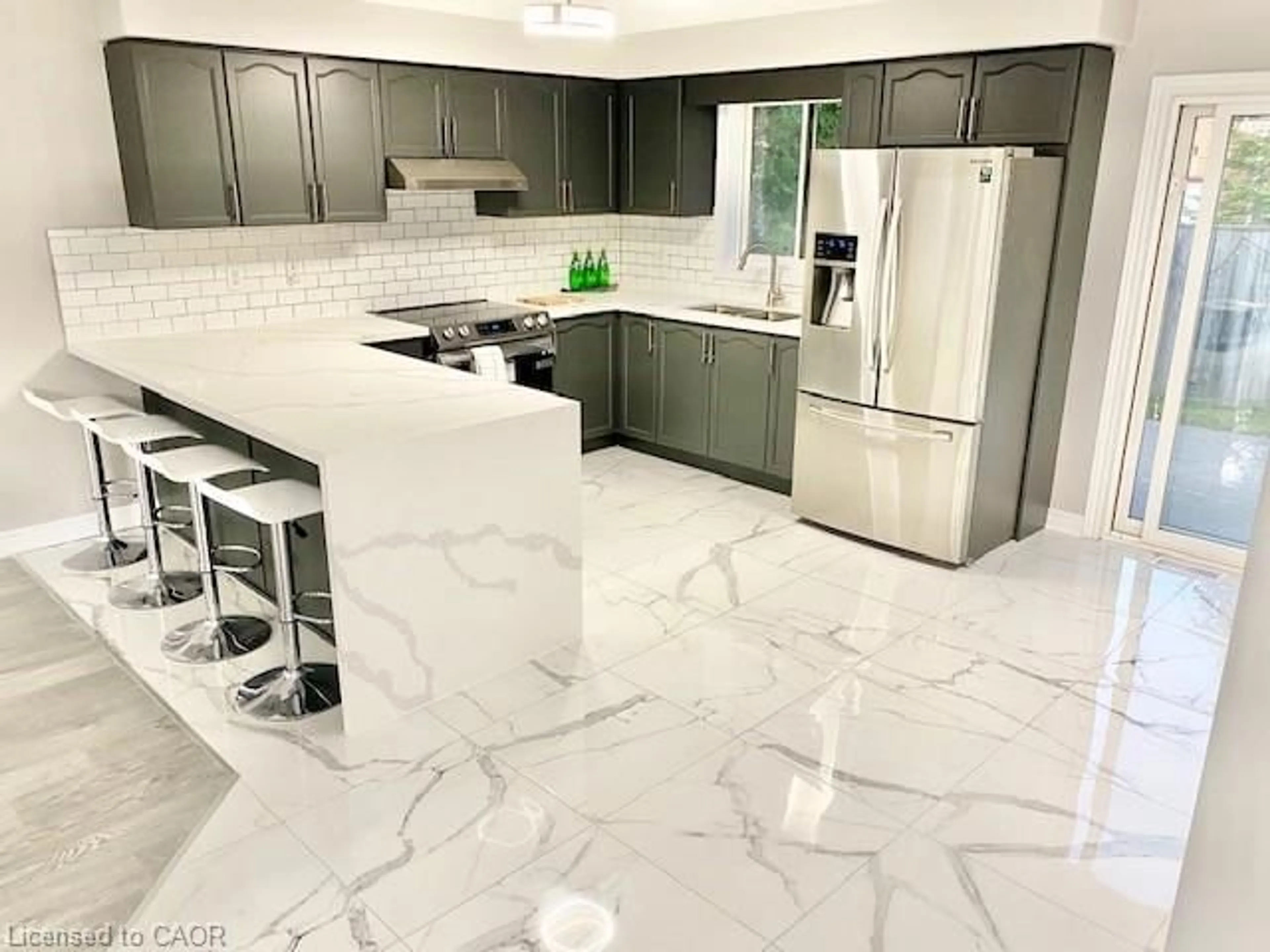 Open concept kitchen, ceramic/tile floor for 169 Cumming Dr, Barrie Ontario L4N 0C8
