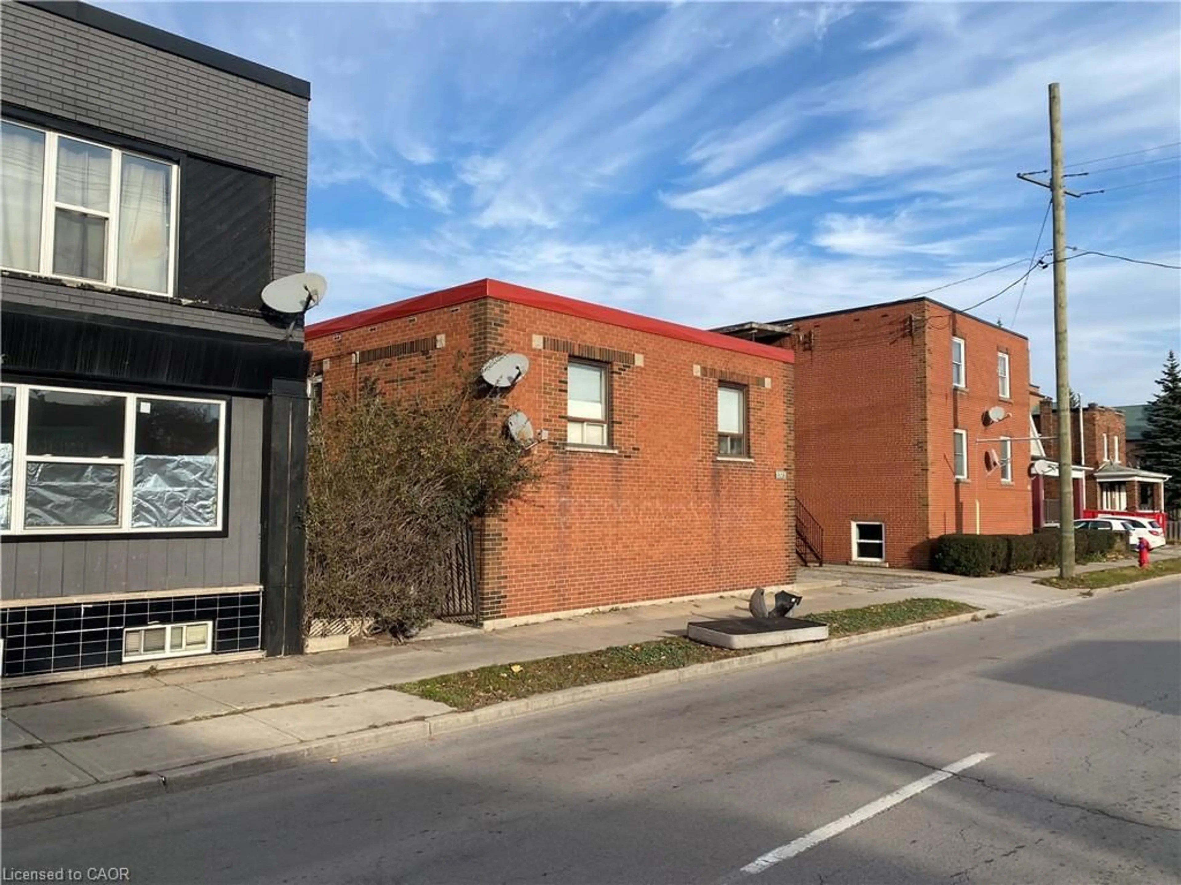 Home with brick exterior material, building for 1373 Barton St, Hamilton Ontario L8H 2W4