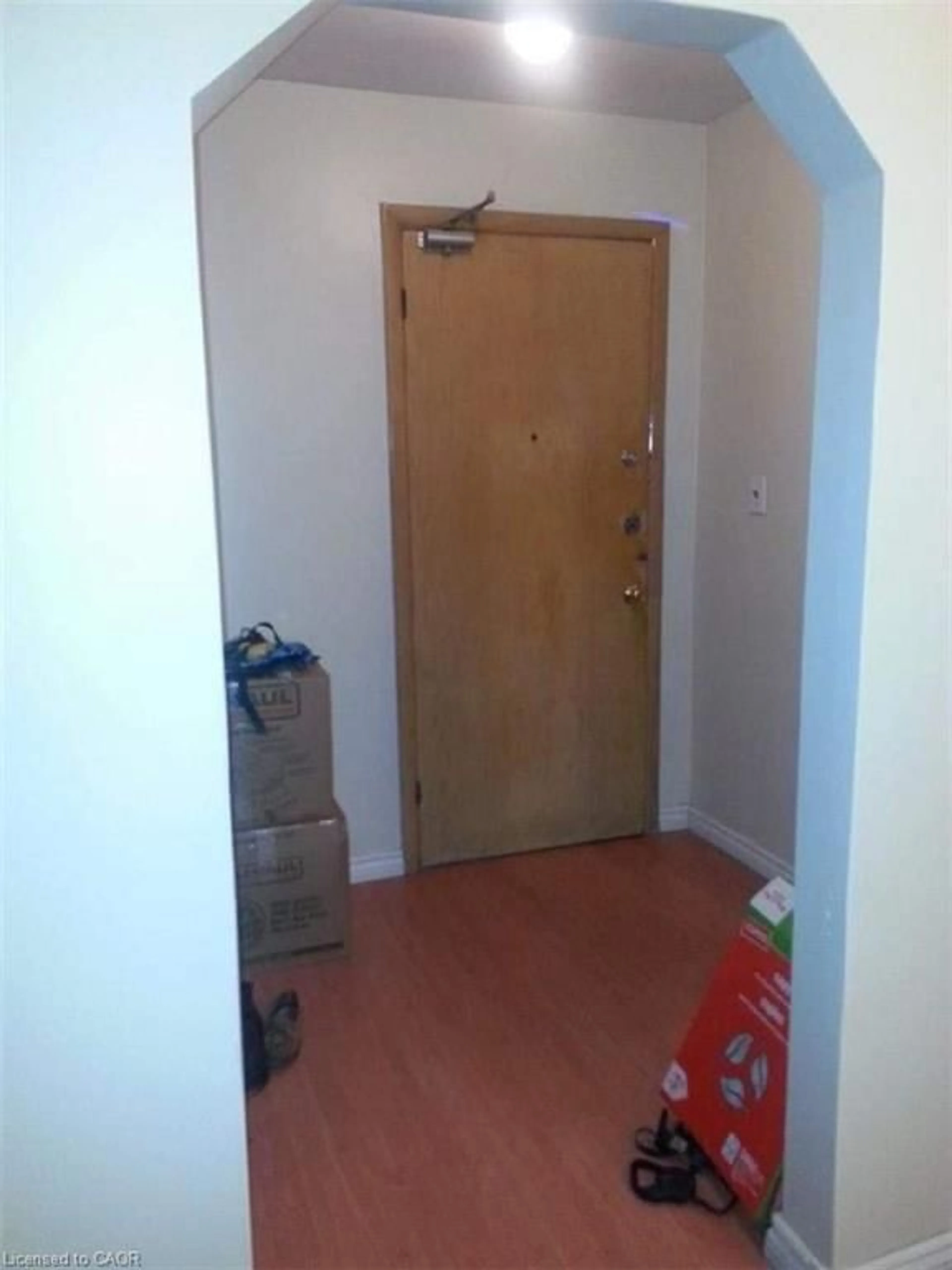 A pic of a room for 1373 Barton St, Hamilton Ontario L8H 2W4