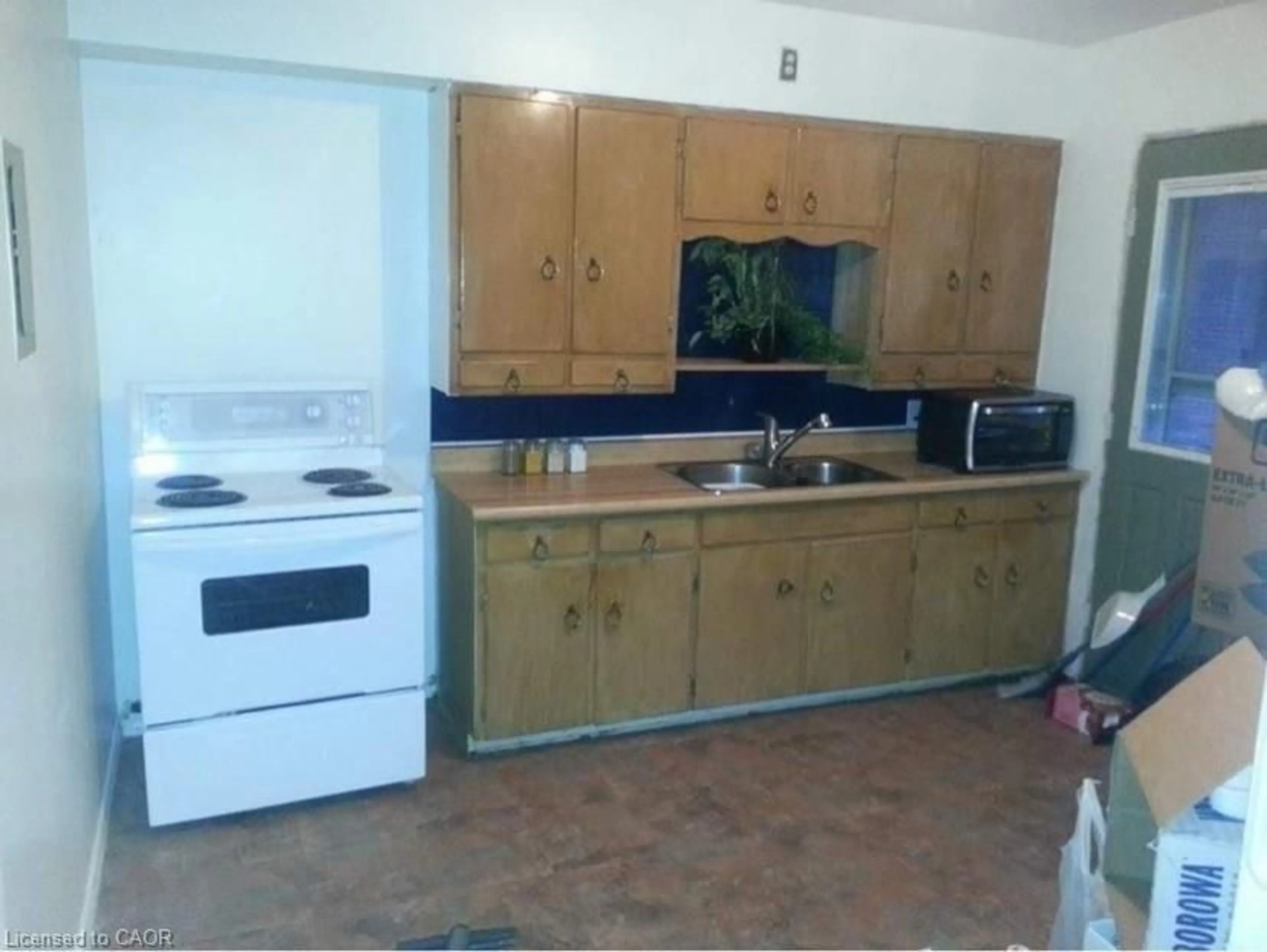 Standard kitchen, unknown for 1373 Barton St, Hamilton Ontario L8H 2W4