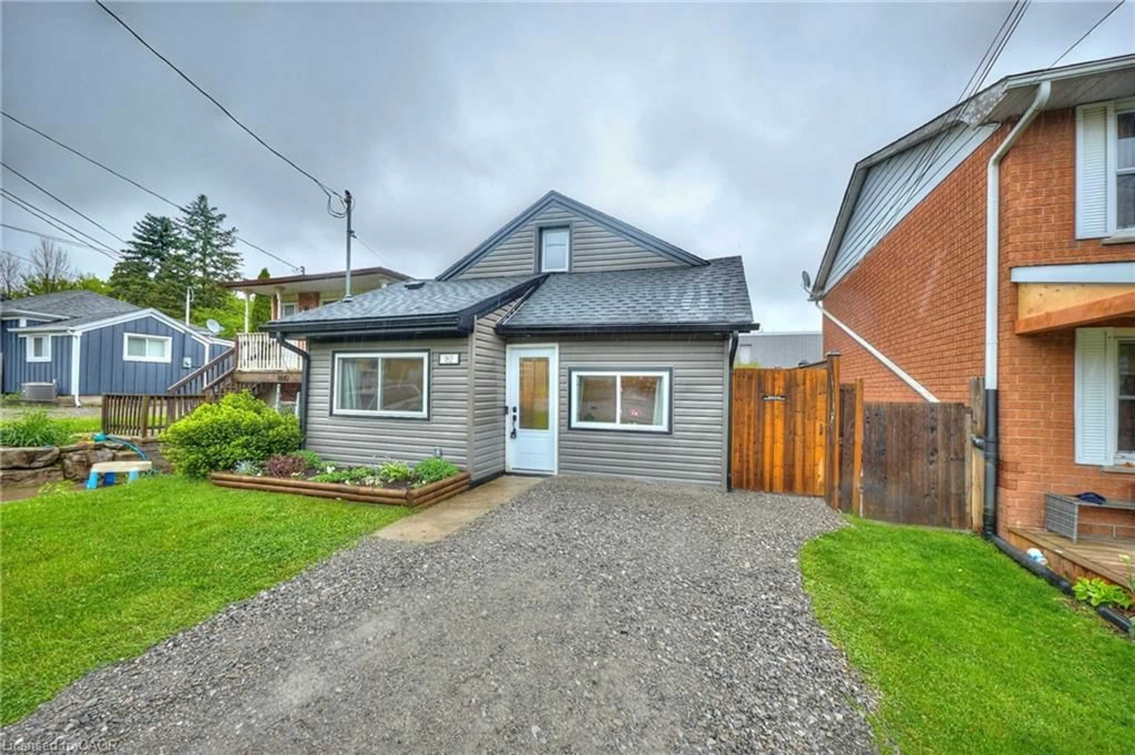 A pic from outside/outdoor area/front of a property/back of a property/a pic from drone, street for 162 Dufferin Ave, Smithville Ontario L0R 2A0