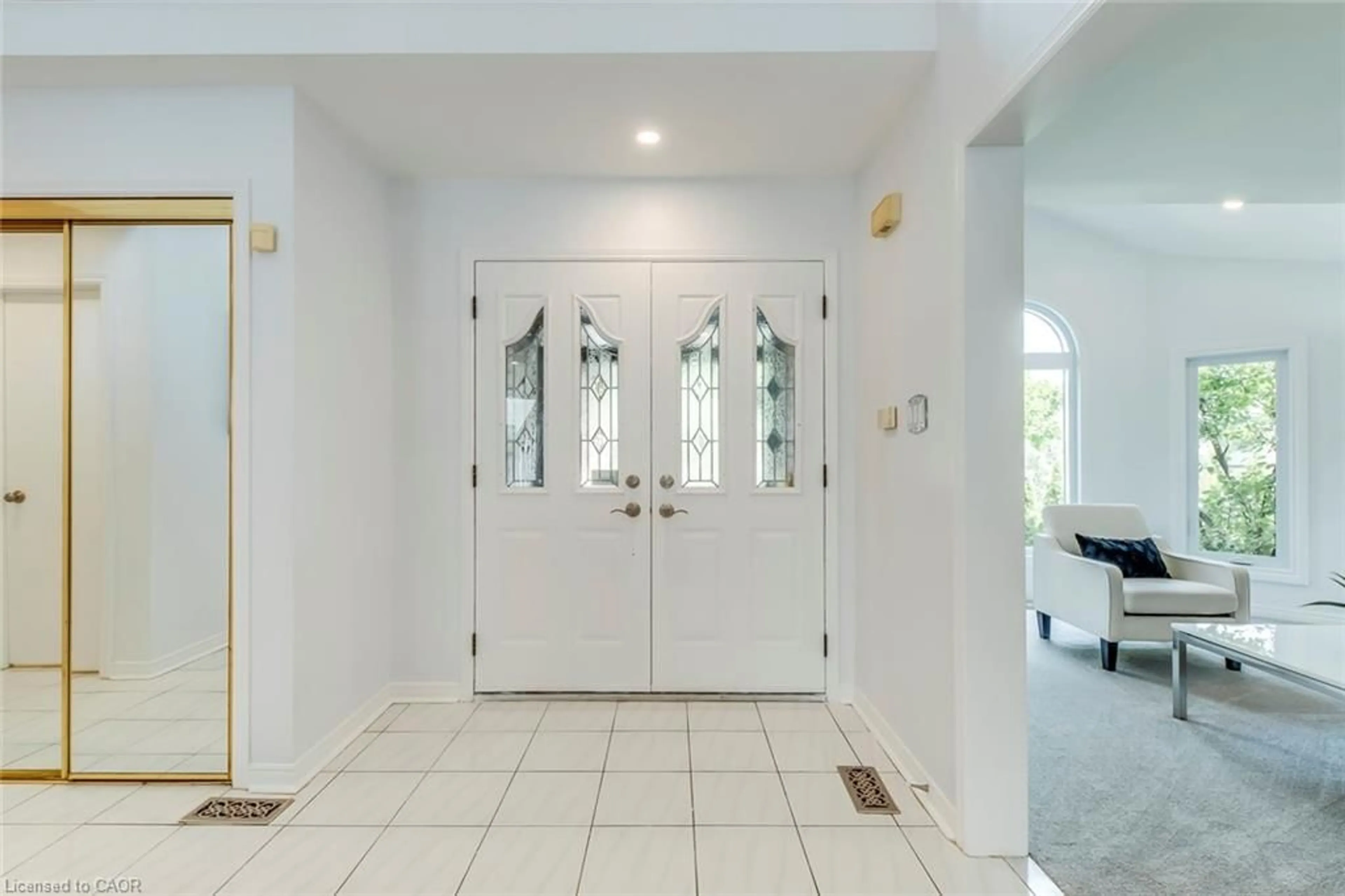Indoor entryway for 2394 Wynten Way, Oakville Ontario L6J 7K9