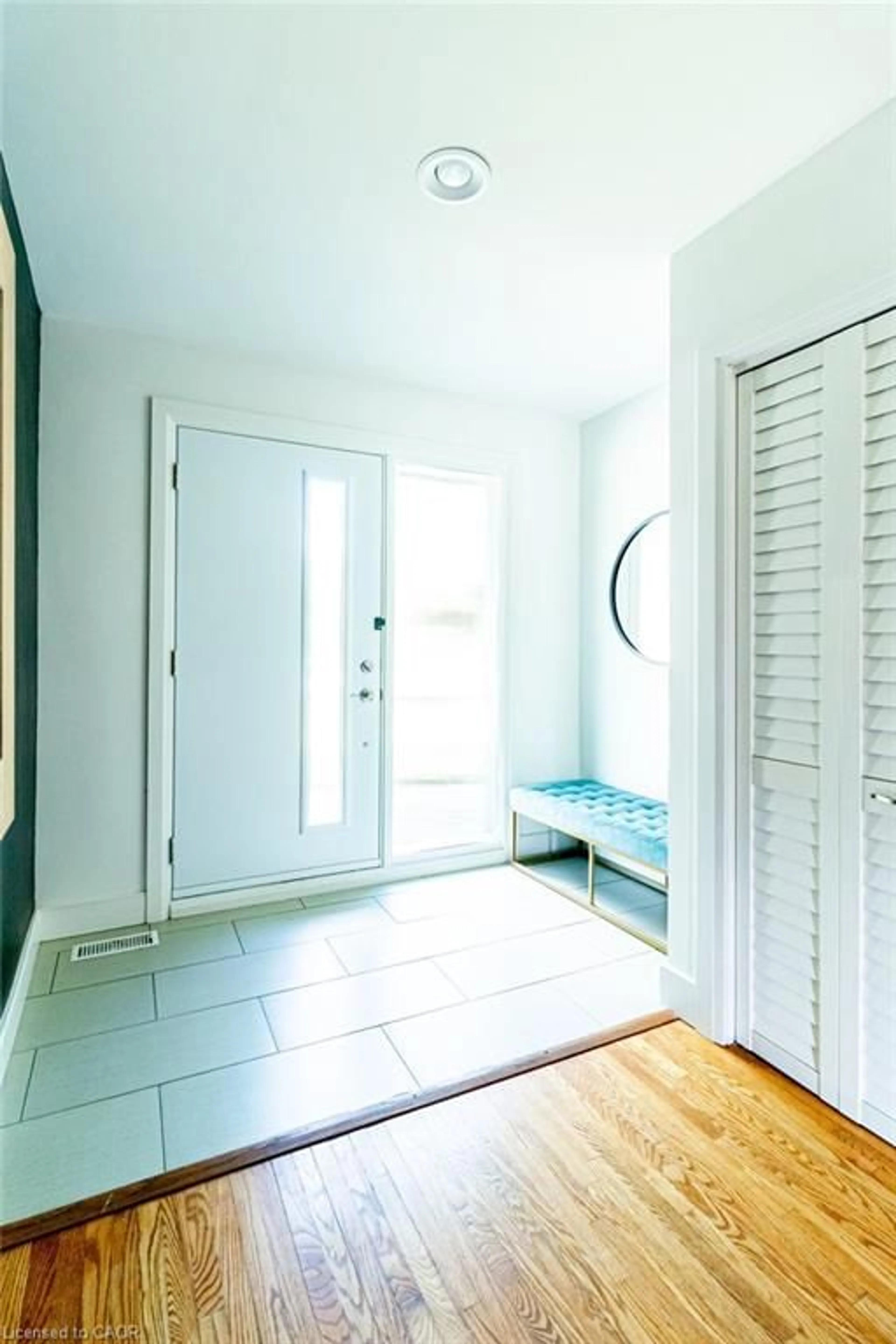 Indoor entryway for 440 John Frederick Dr, Hamilton Ontario L9G 2R2