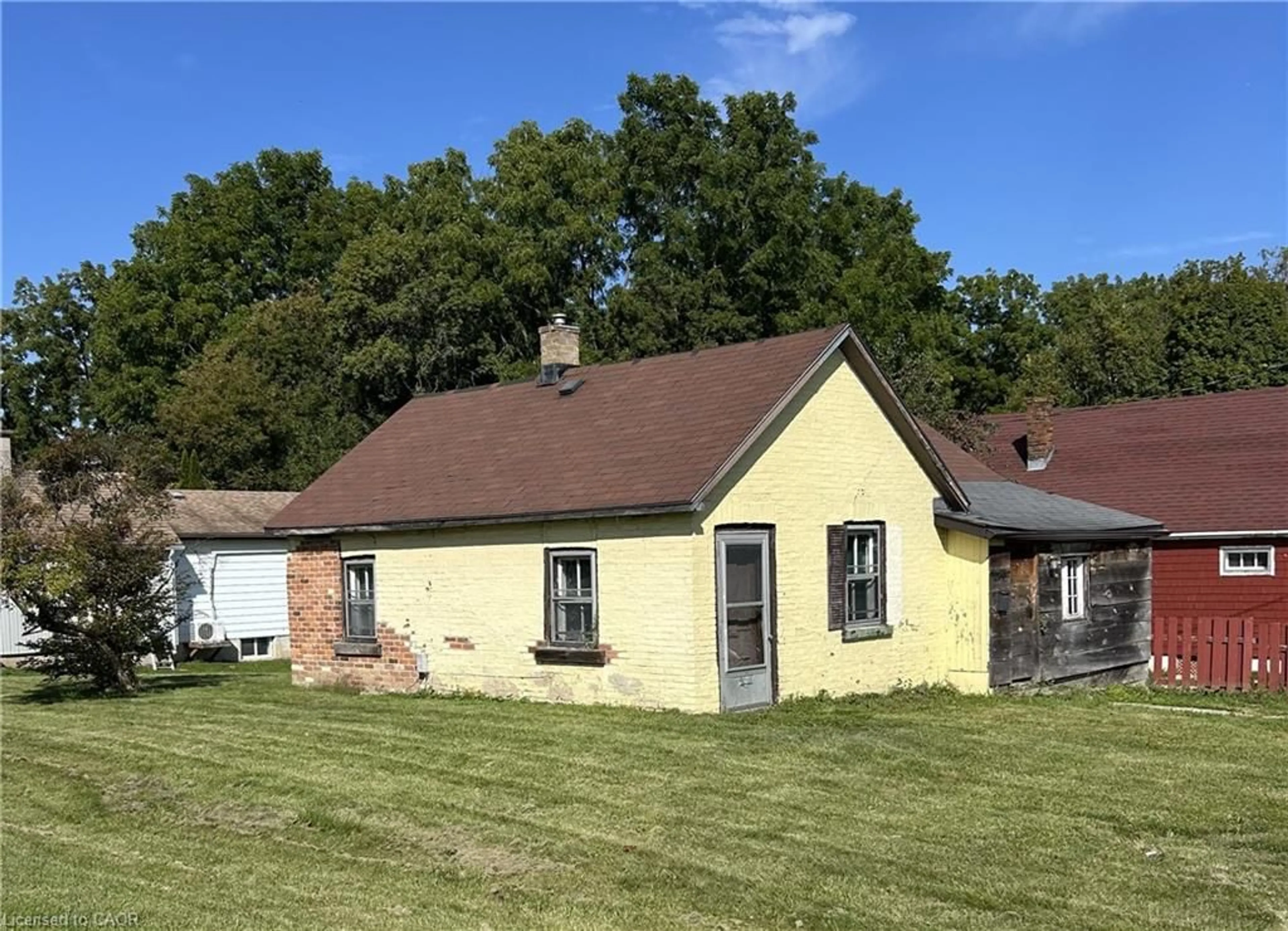 A pic from outside/outdoor area/front of a property/back of a property/a pic from drone, building for 270 Queen St, Simcoe Ontario N3Y 3C8