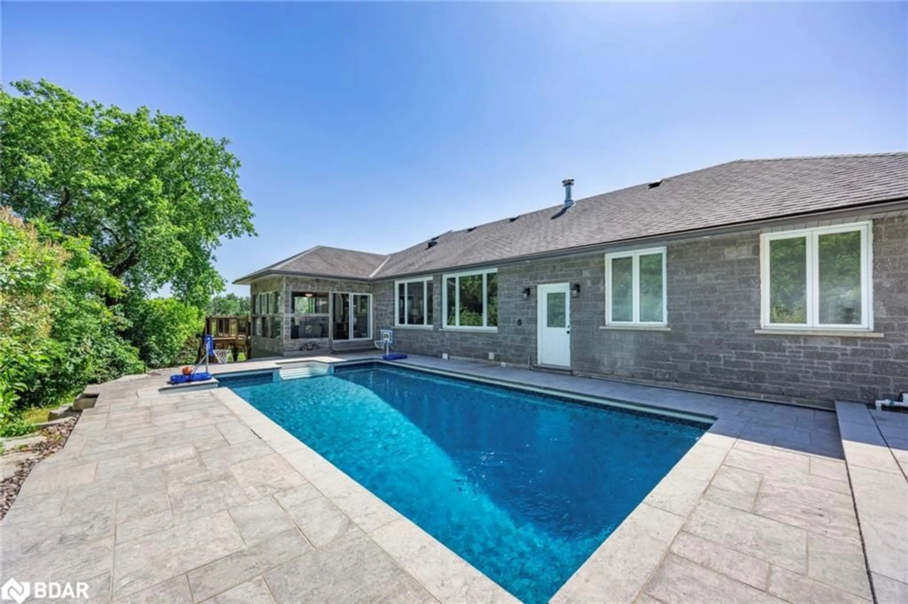 Pool for 7765 5th Sideroad Tos, Adjala-Tosorontio Ontario L9R 1V3