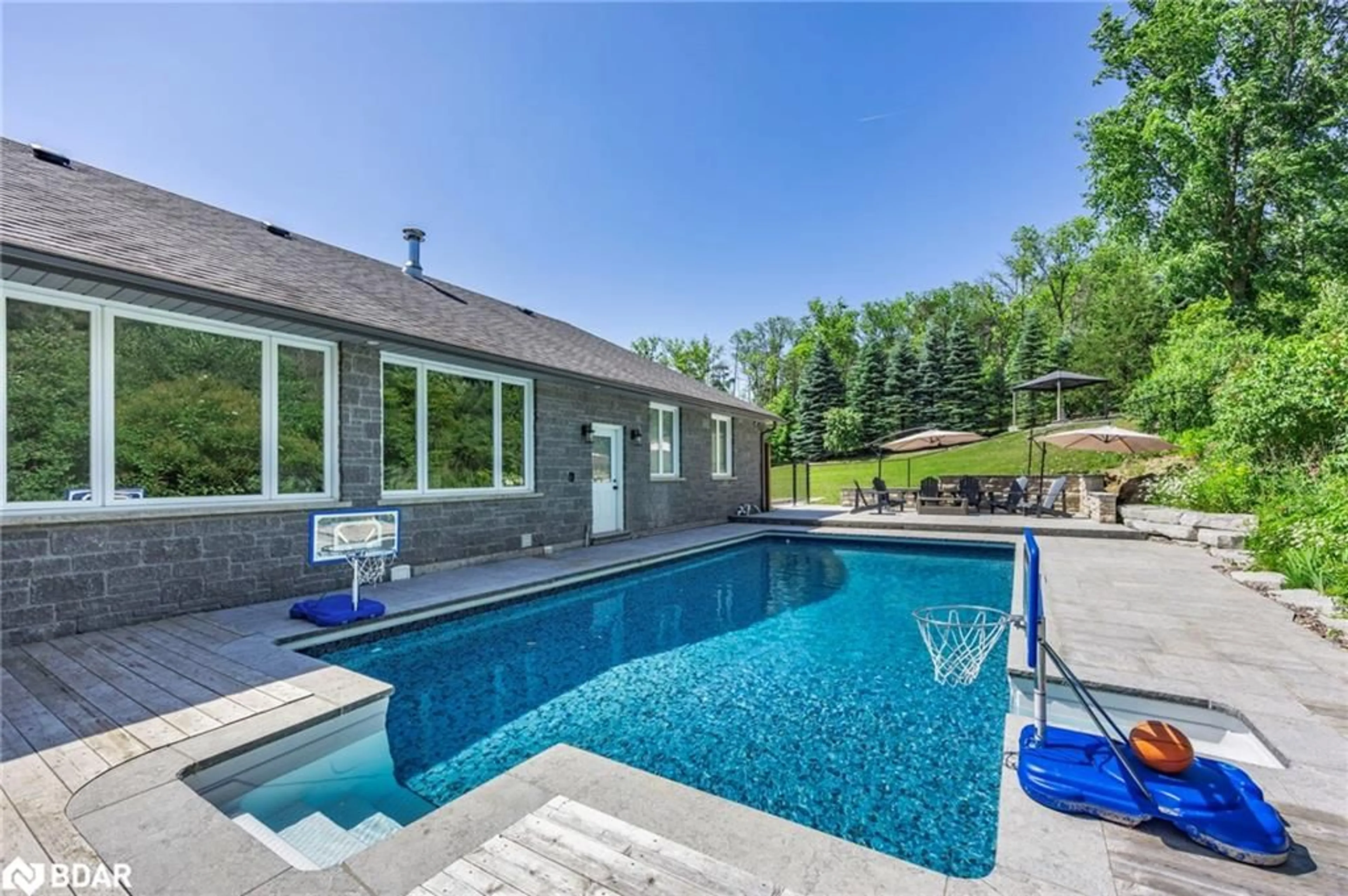 Pool for 7765 5th Sideroad Tos, Adjala-Tosorontio Ontario L9R 1V3