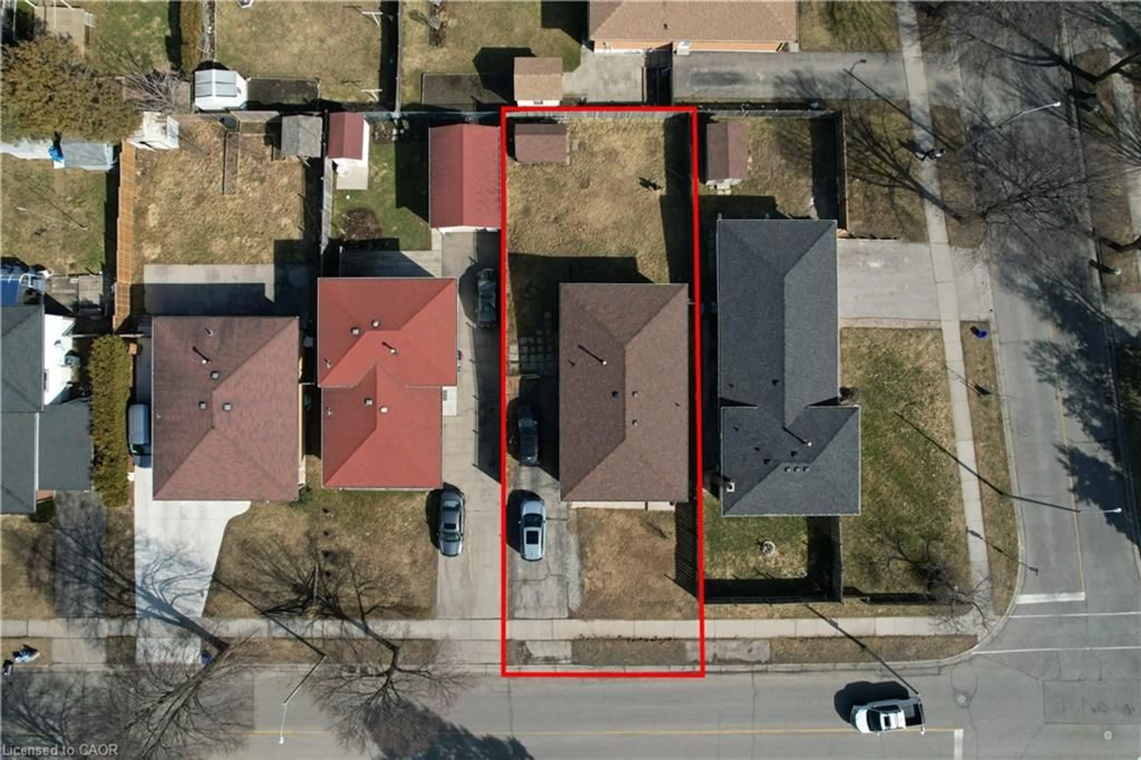 A pic from outside/outdoor area/front of a property/back of a property/a pic from drone, street for 110 Hazelglen Dr, Kitchener Ontario N2M 2E5