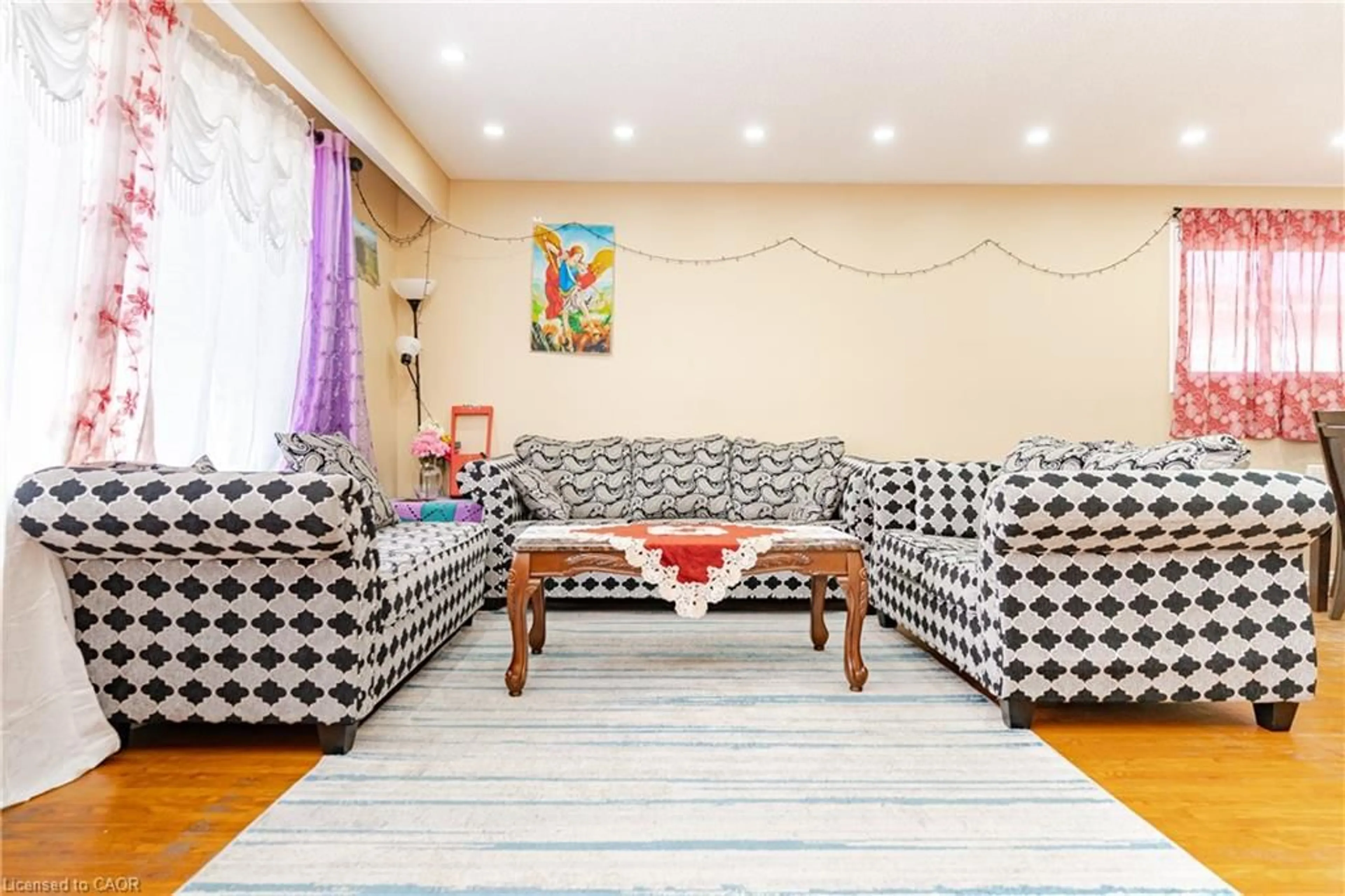 Living room with furniture, carpet floor for 110 Hazelglen Dr, Kitchener Ontario N2M 2E5