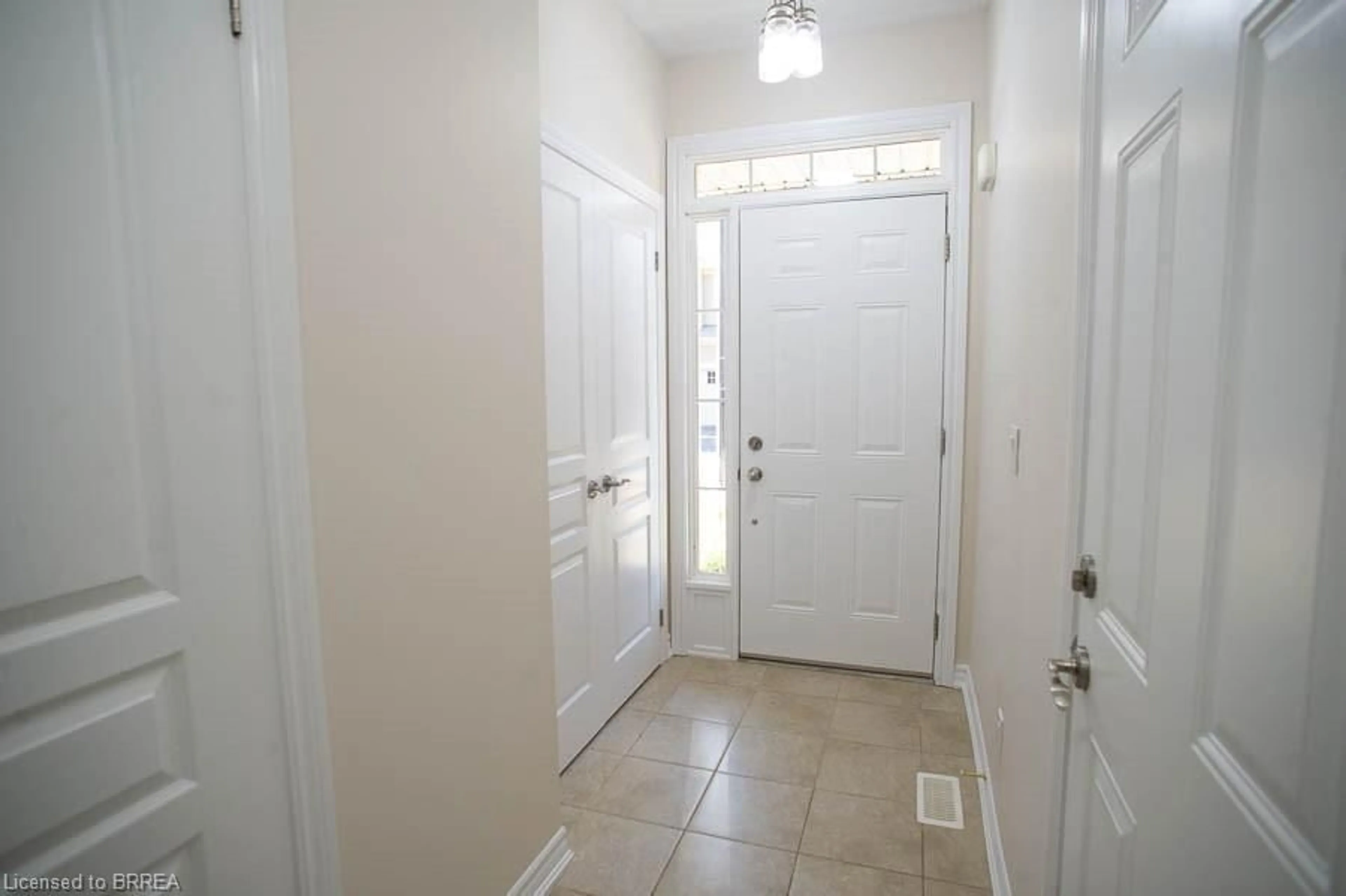 Indoor entryway for 80 Willow St #59, Paris Ontario N3L 2K6
