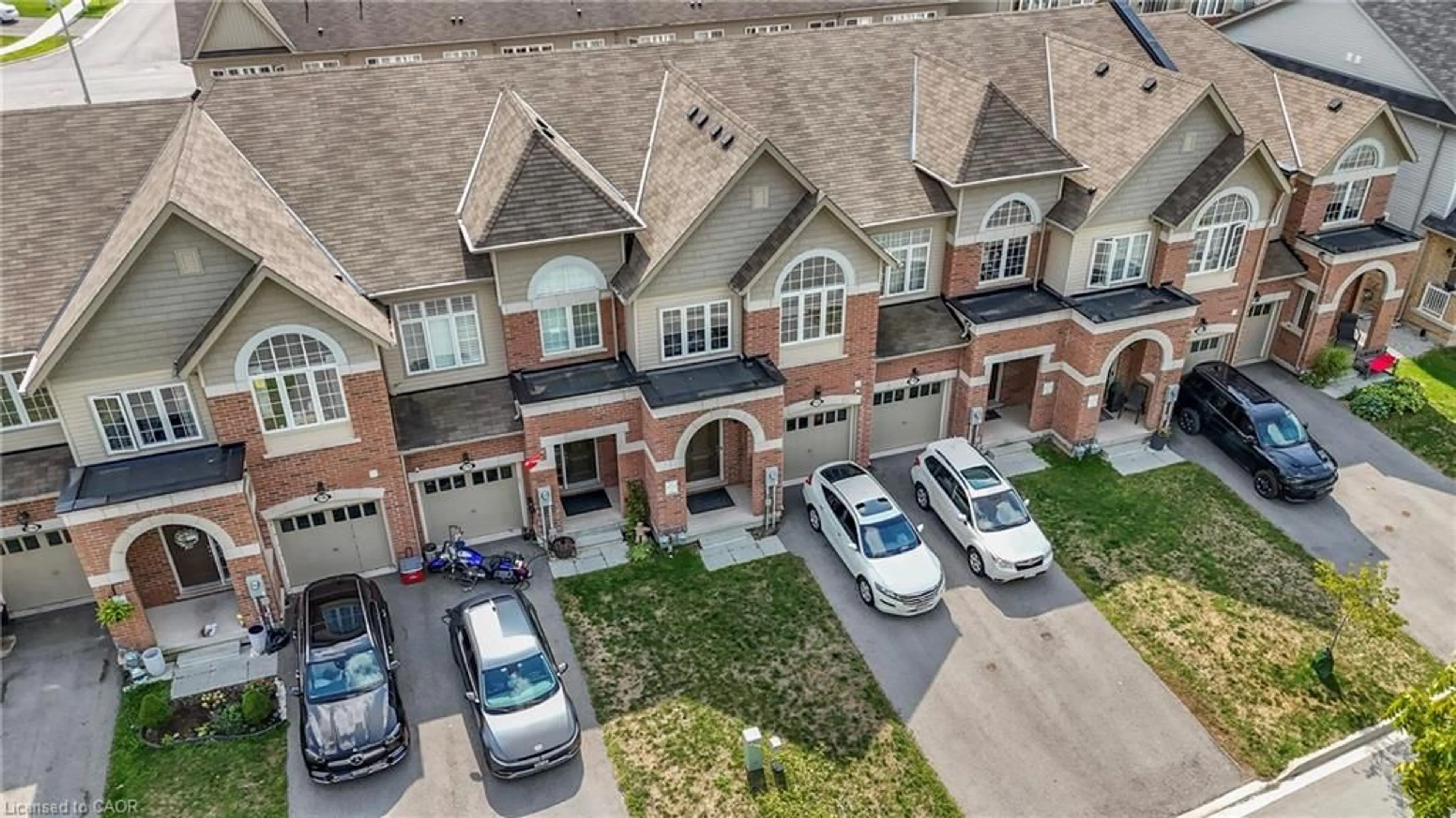 A pic from outside/outdoor area/front of a property/back of a property/a pic from drone, street for 4102 Fracchioni Dr, Beamsville Ontario L0R 1B4