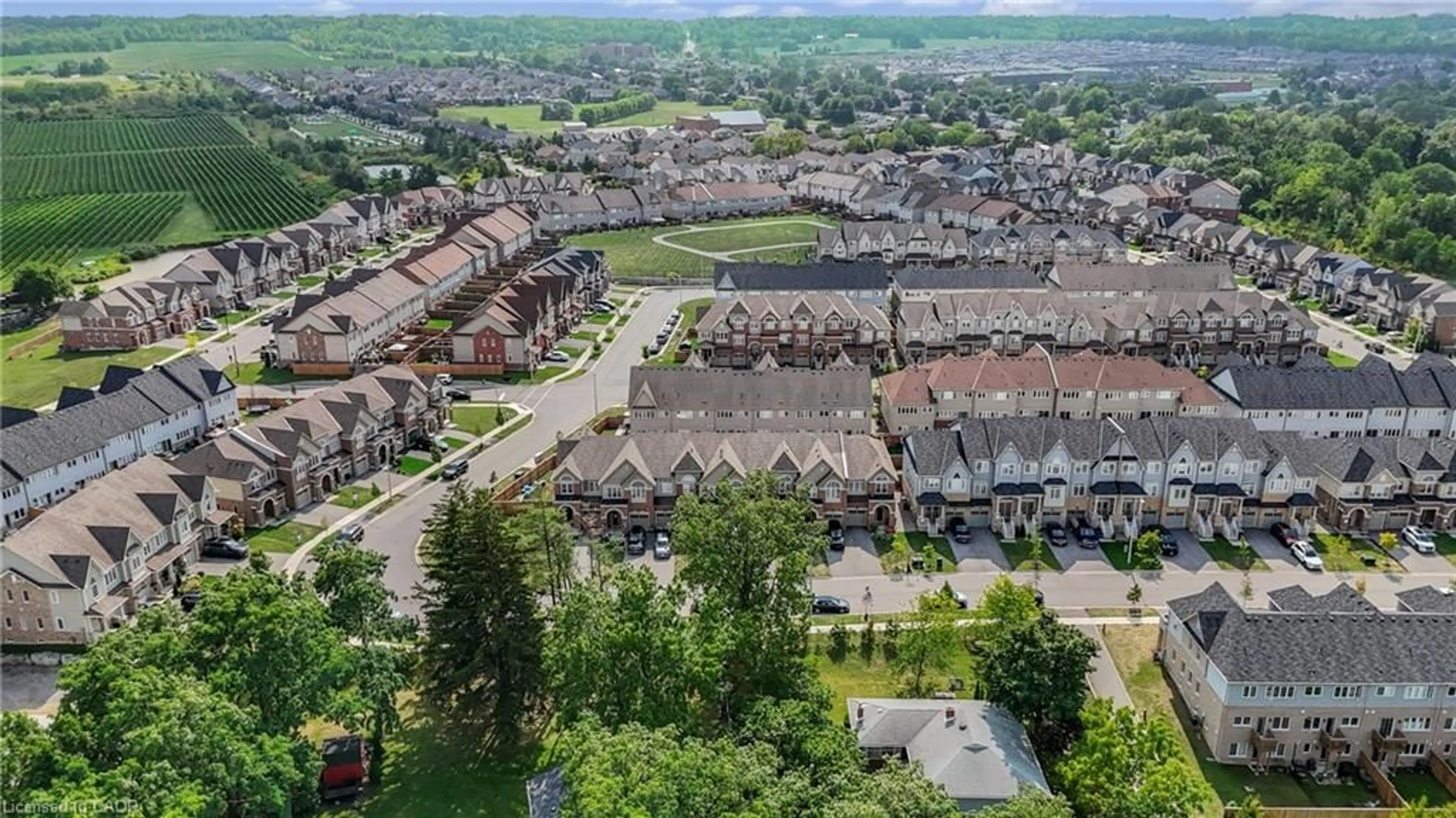 A pic from outside/outdoor area/front of a property/back of a property/a pic from drone, unknown for 4102 Fracchioni Dr, Beamsville Ontario L0R 1B4