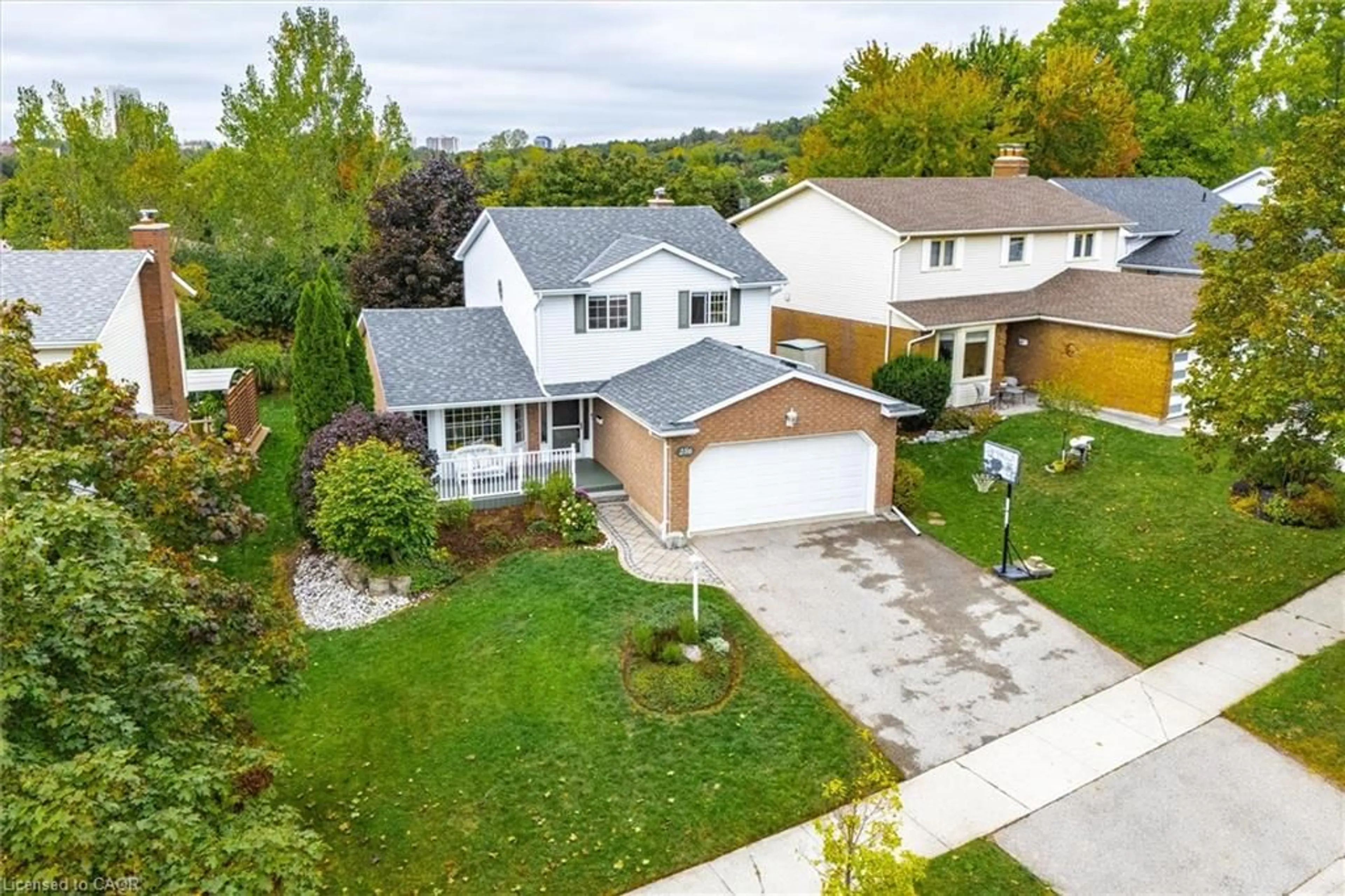 A pic from outside/outdoor area/front of a property/back of a property/a pic from drone, street for 256 Grand River Blvd, Kitchener Ontario N2A 3K4